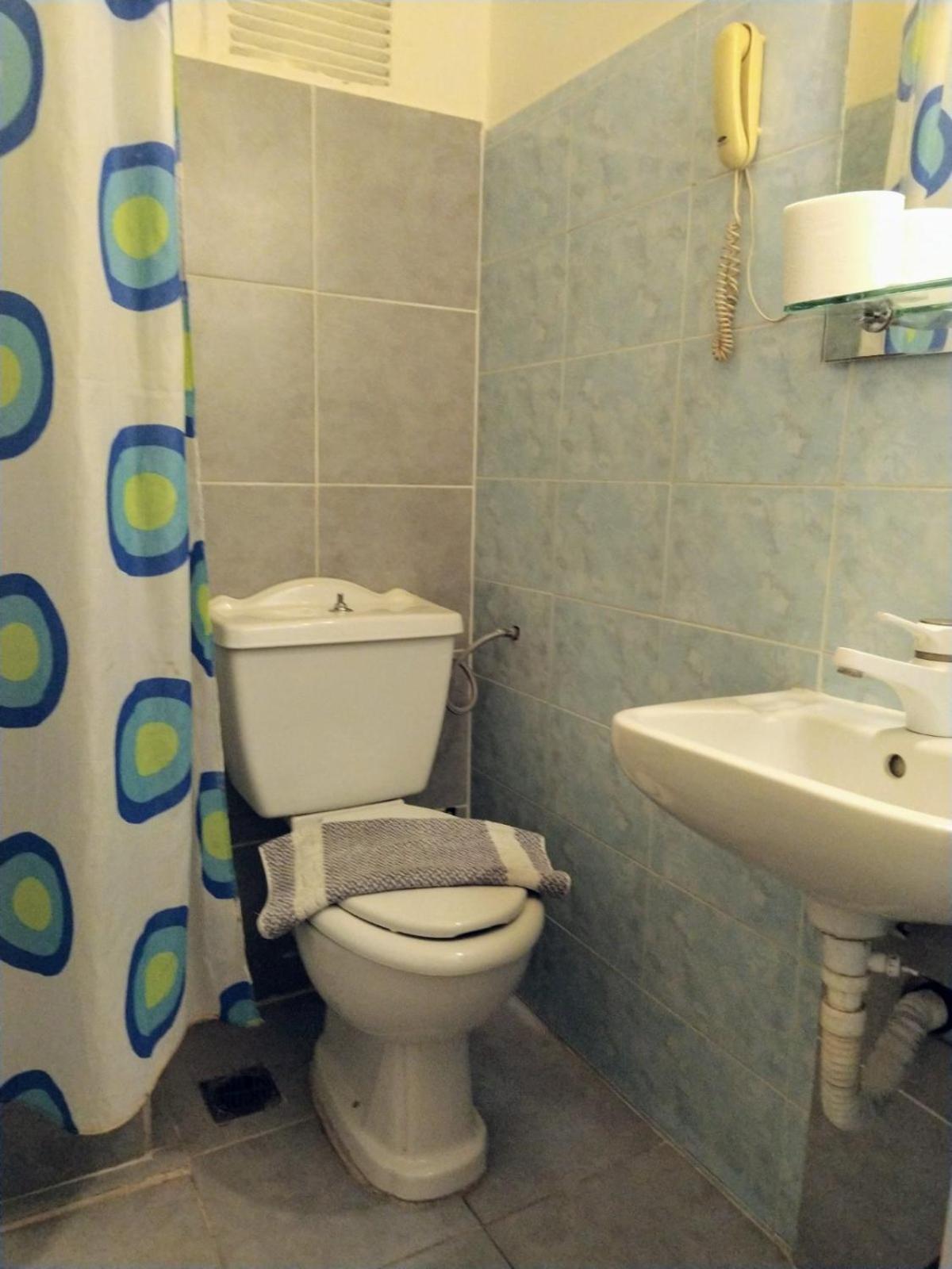 room for 8 adults photo 3