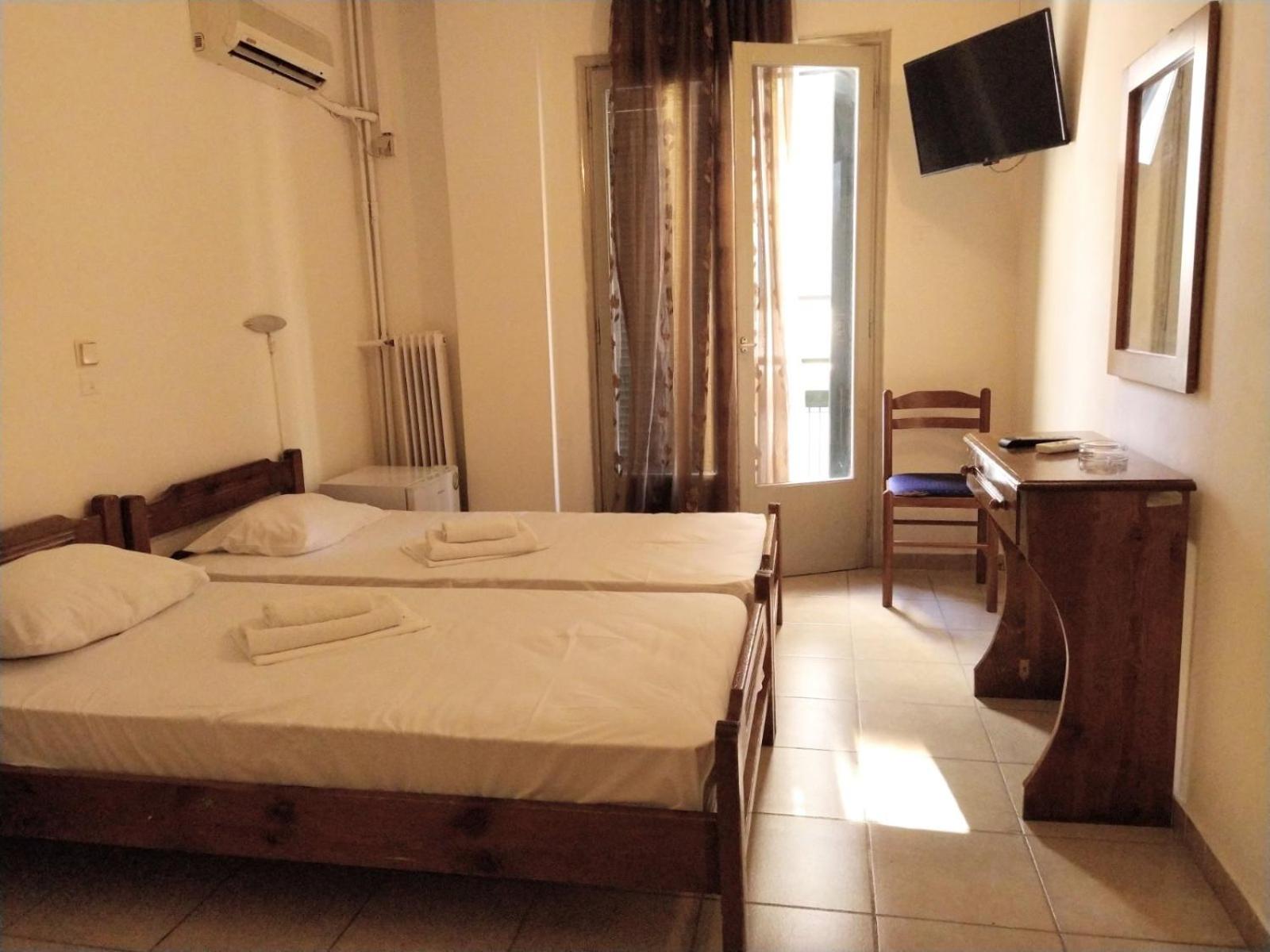Economy Twin Room photo 3