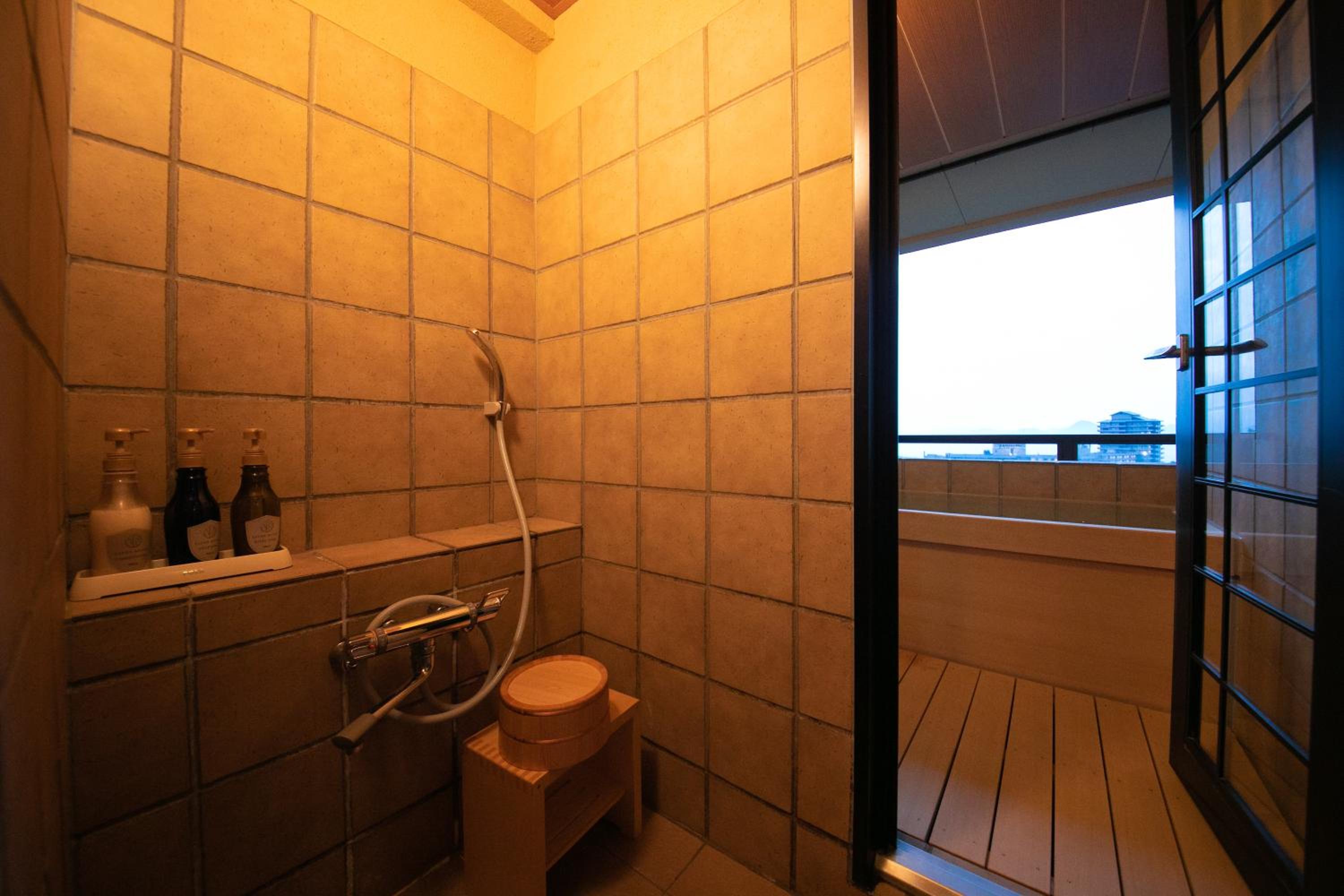 Room with Tatami Area and Open-Air Bath - Photo 5