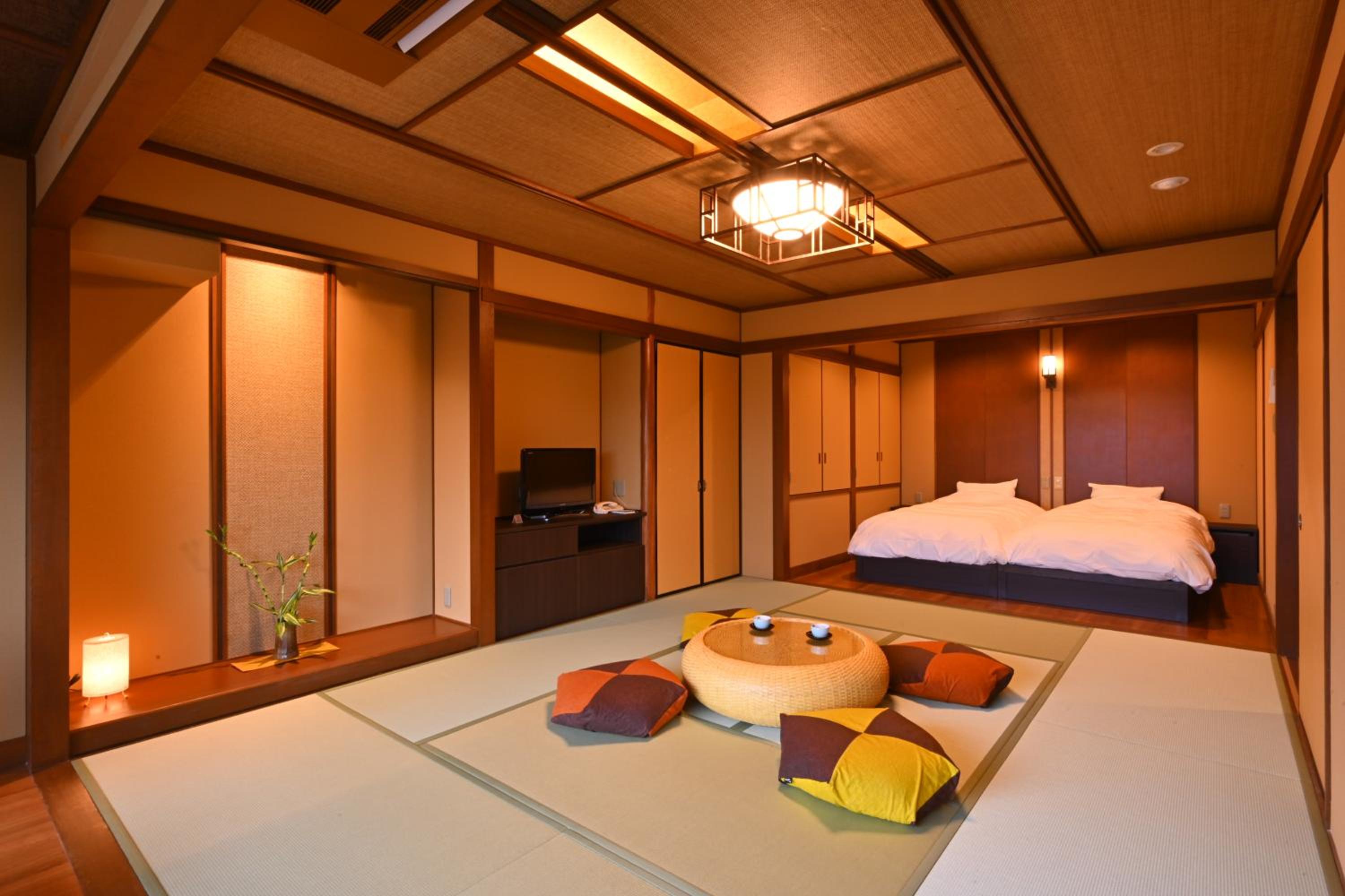 Room with Tatami Area - Photo 8