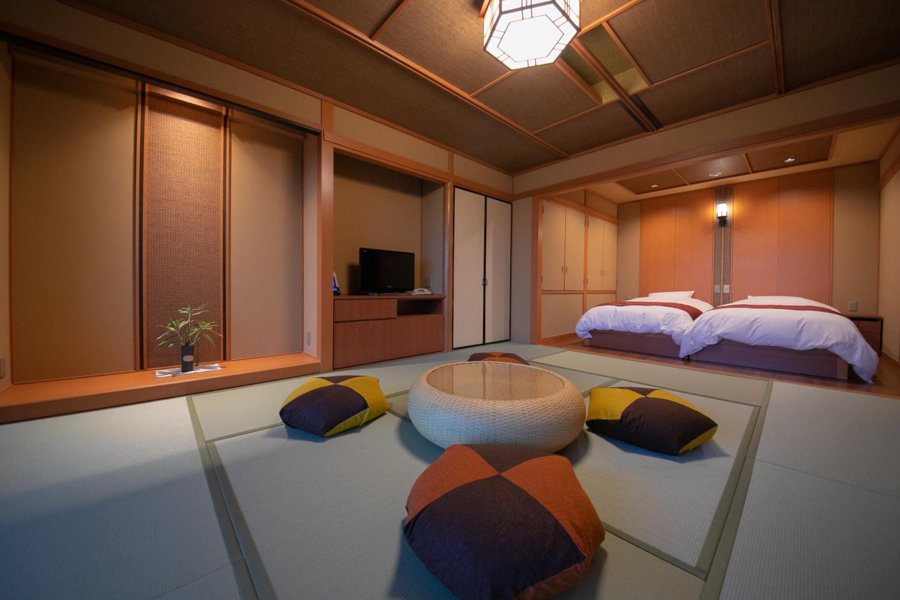 Room with Tatami Area and Open-Air Bath - Photo 3