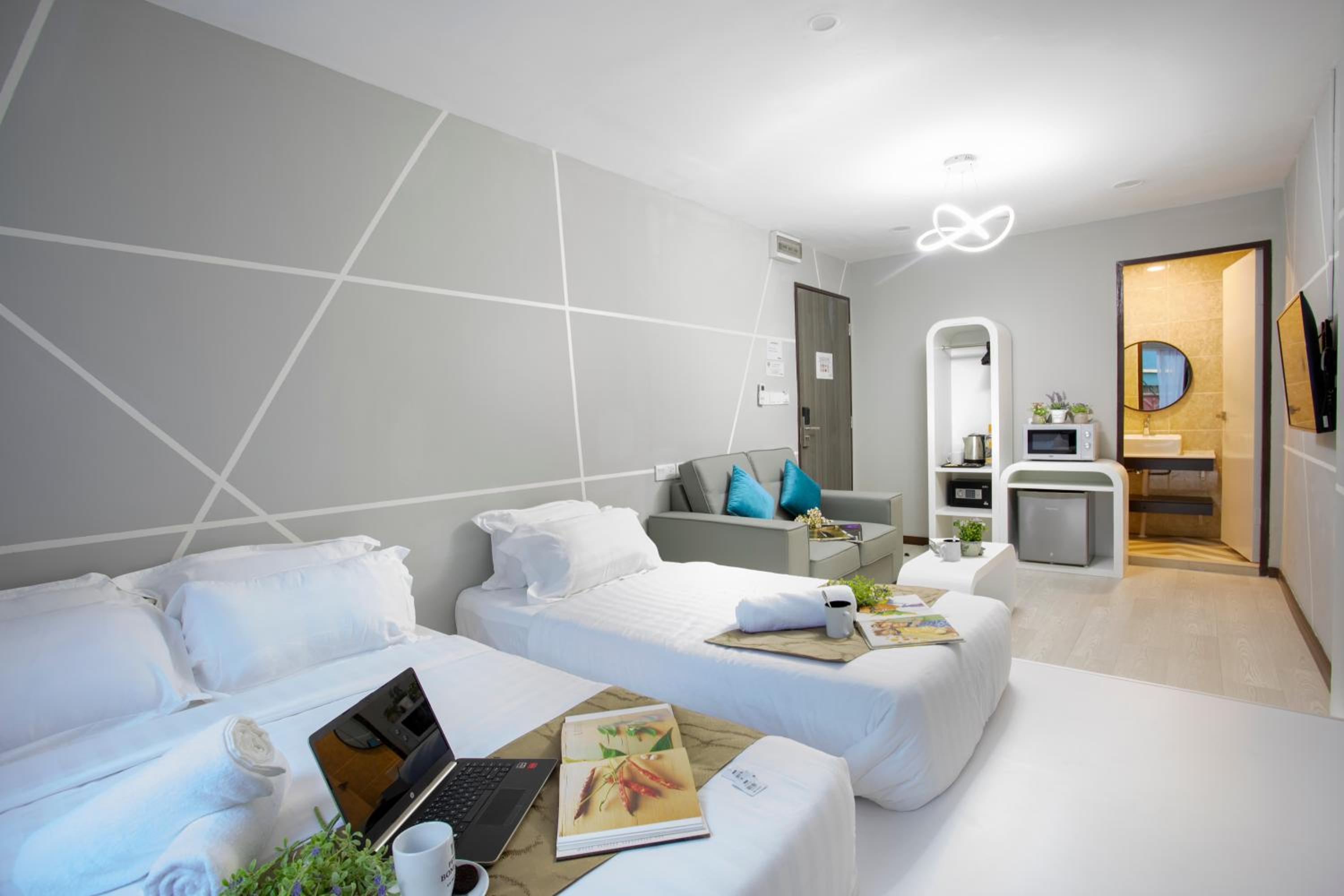 Futuristic Junior Suite - Photo 5