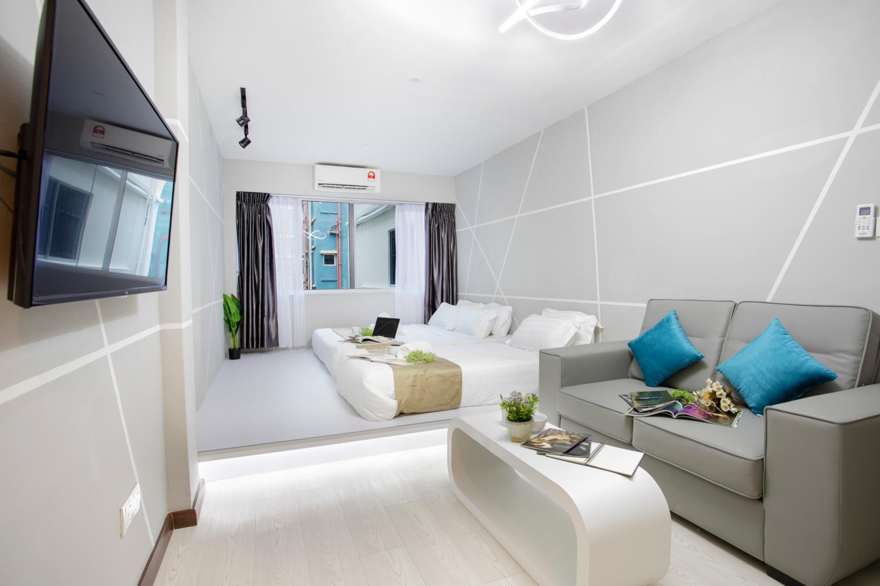 Futuristic Junior Suite - Photo 4