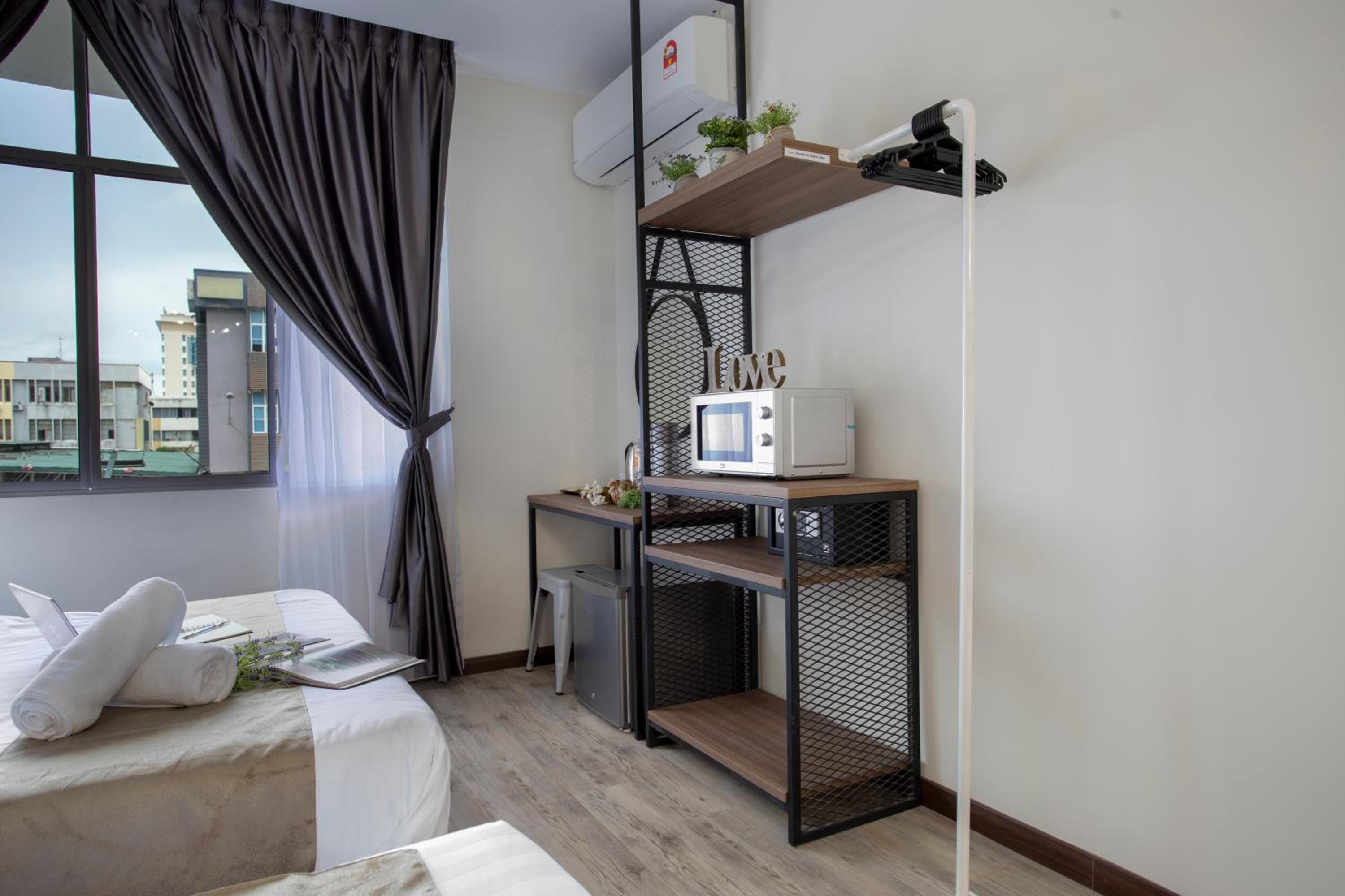 Industrial Family Suite - Photo 19