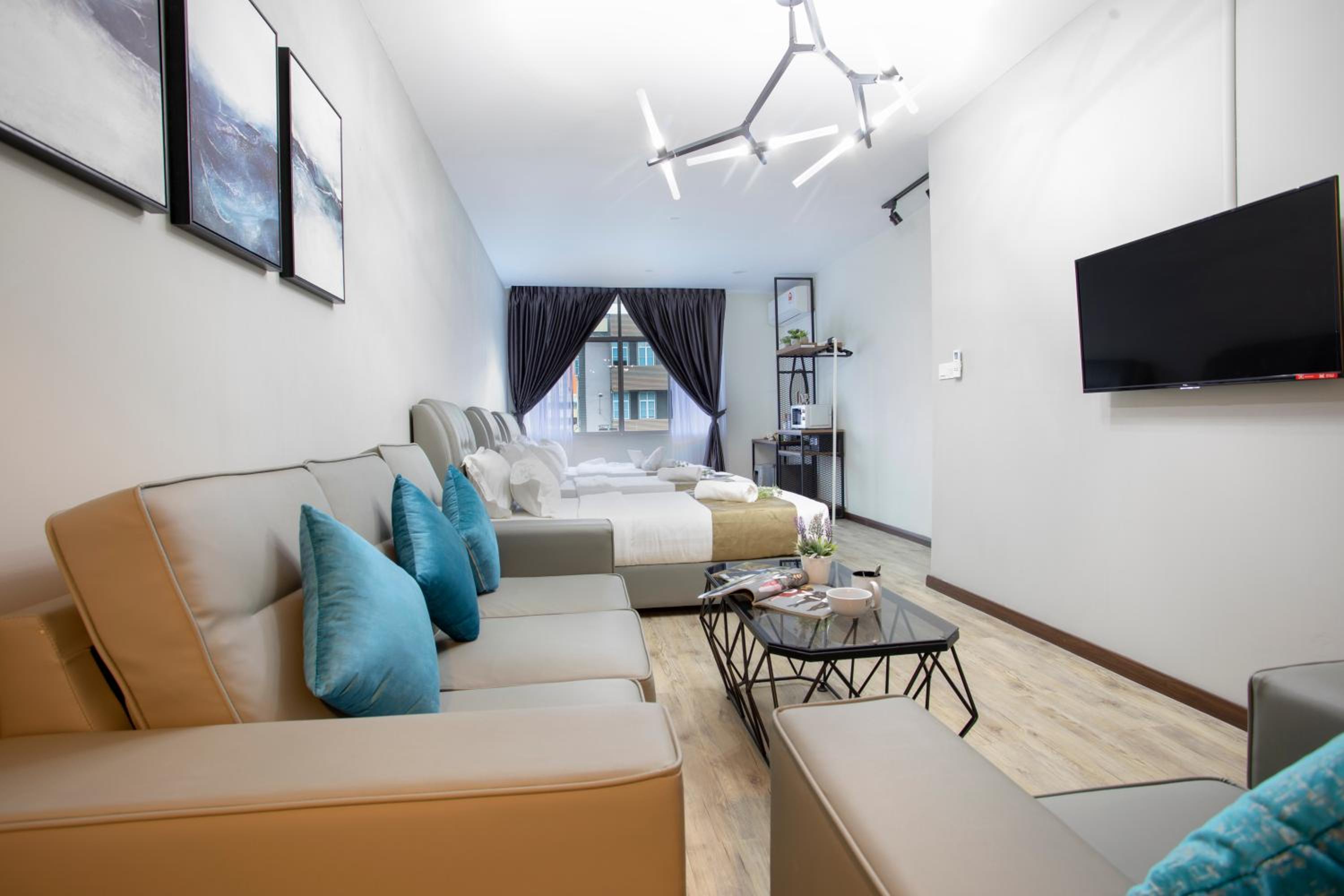 Industrial Family Suite - Photo 18