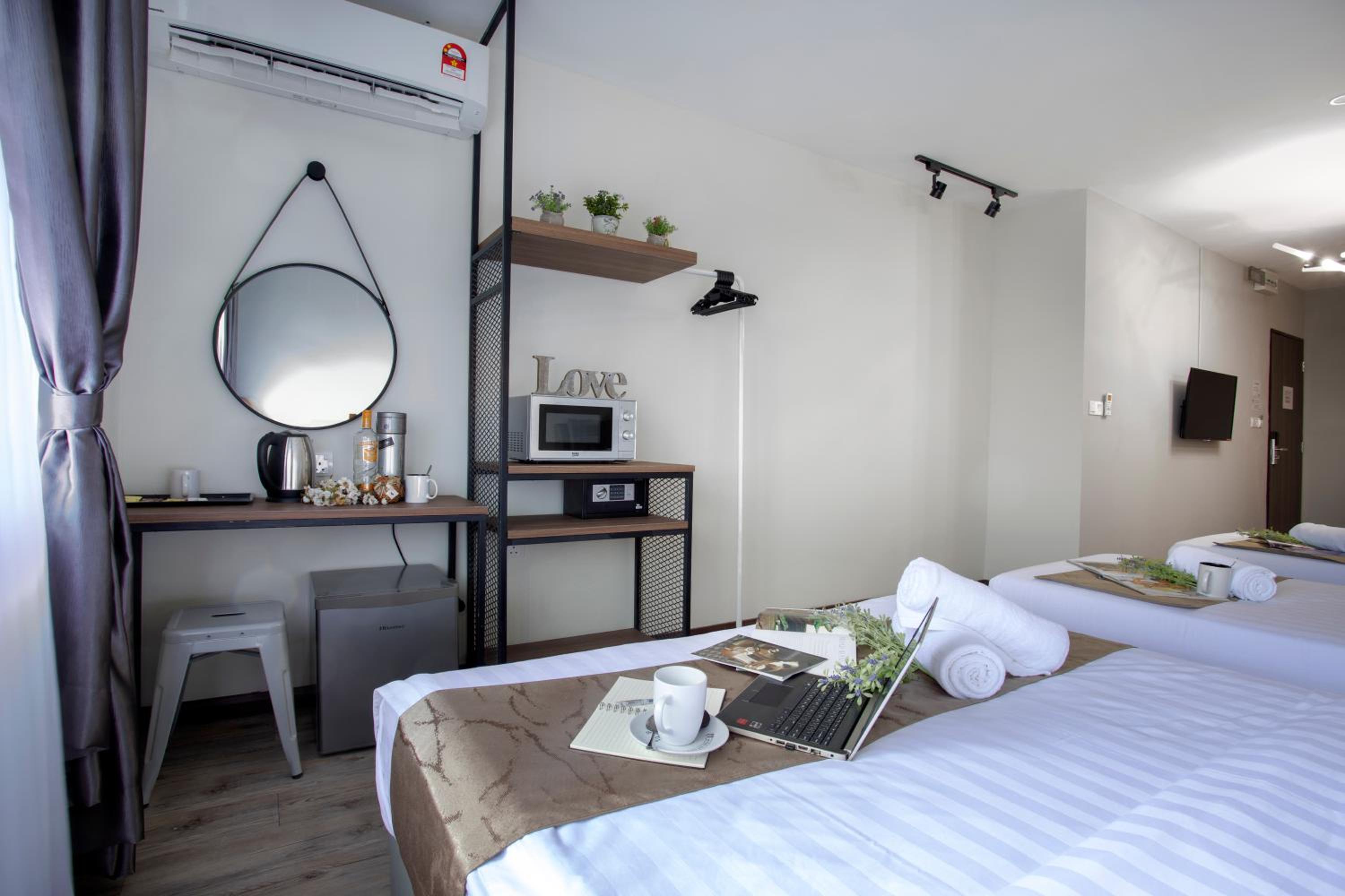 Industrial Family Suite - Photo 11