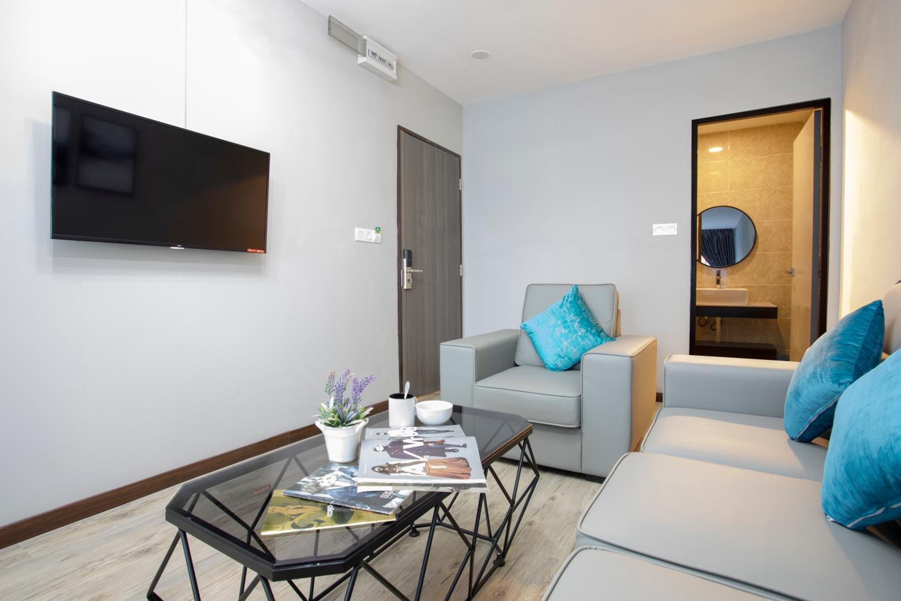 Industrial Family Suite - Photo 8