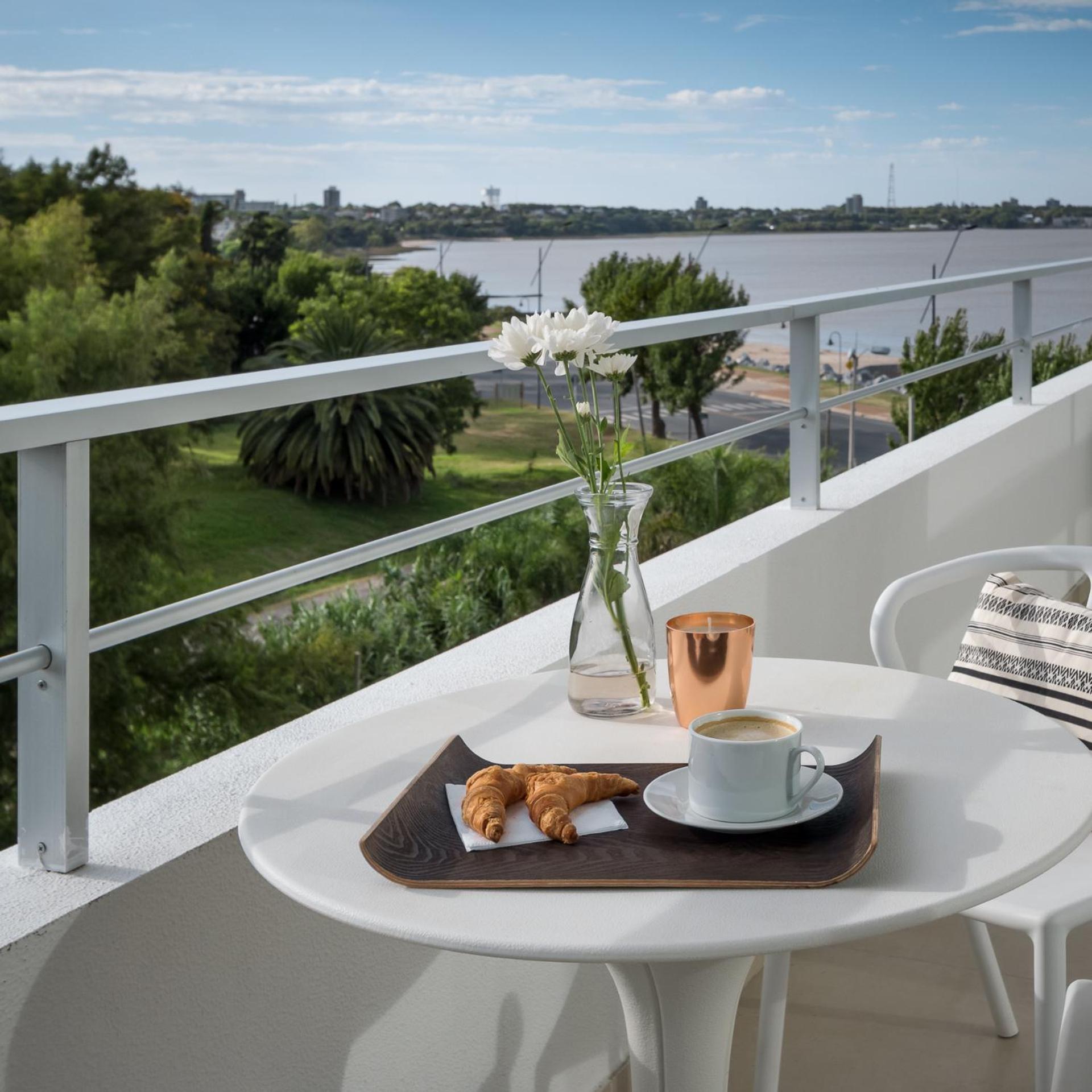 King Suite with City View photo 2
