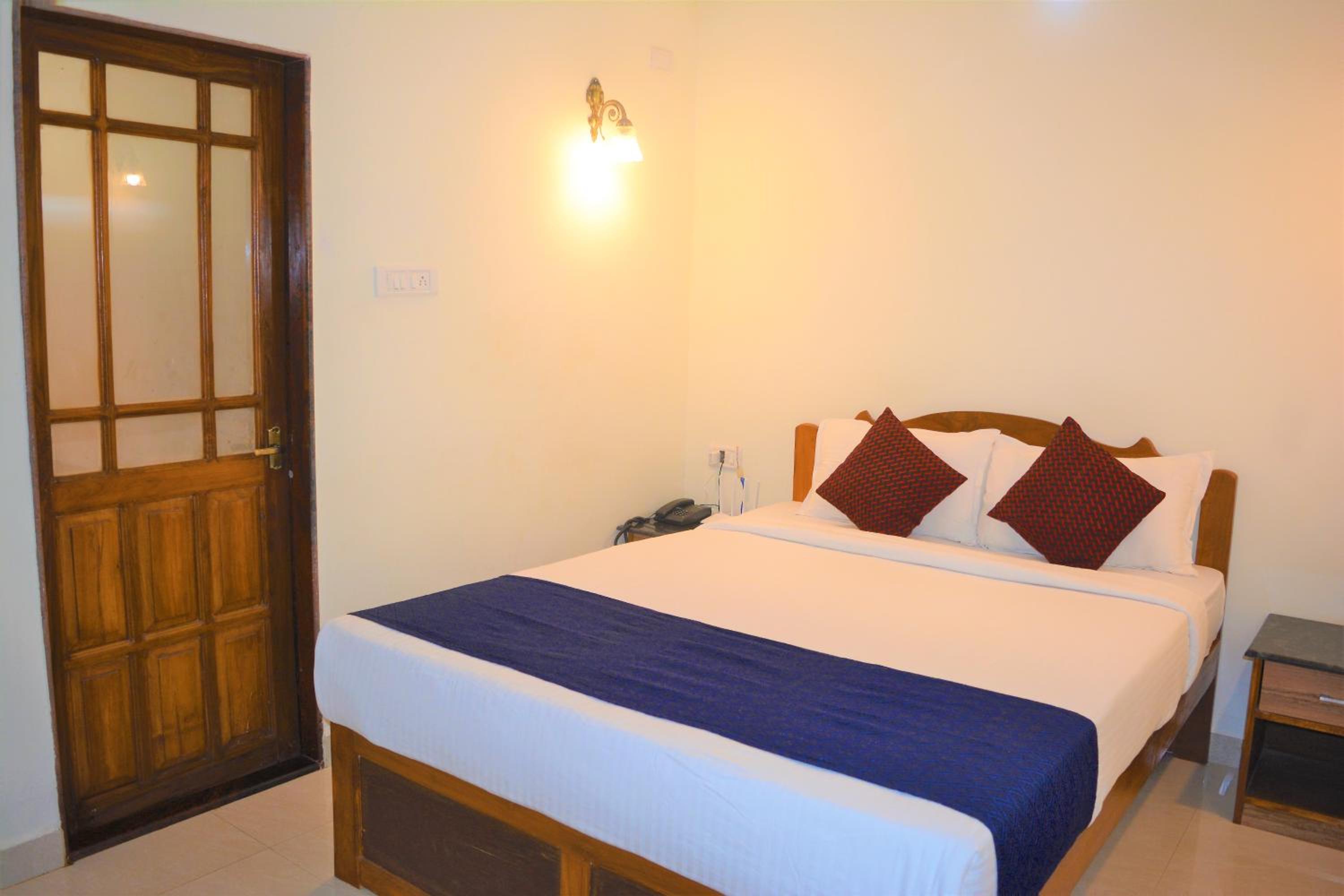 Deluxe Double or Twin Room with Balcony - Photo 1