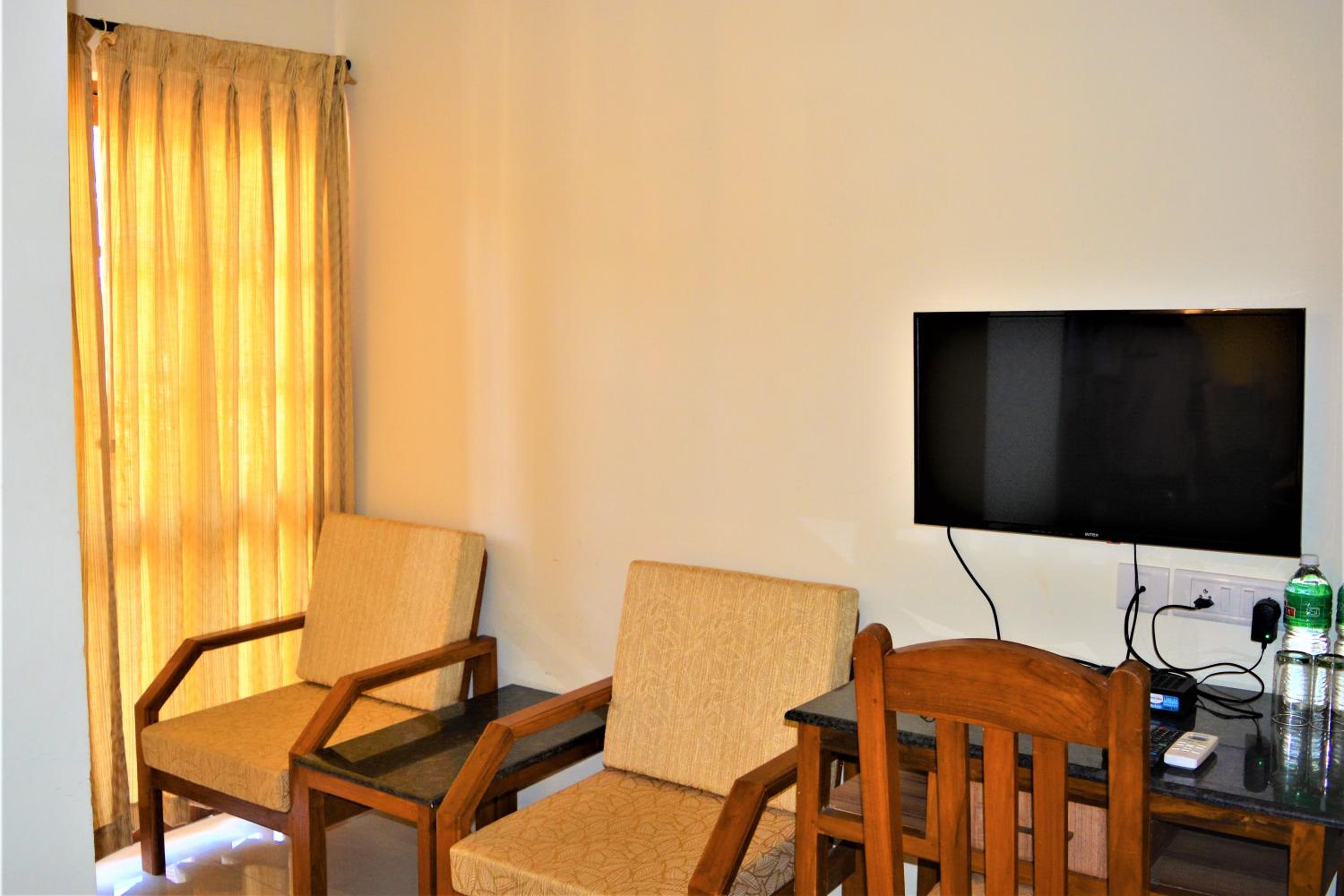 Deluxe Double or Twin Room with Balcony - Photo 6