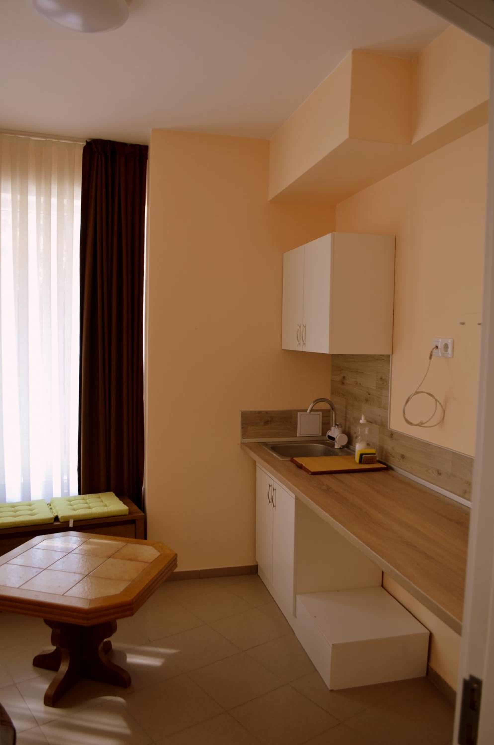 Single Room with Shared Bathroom photo 2