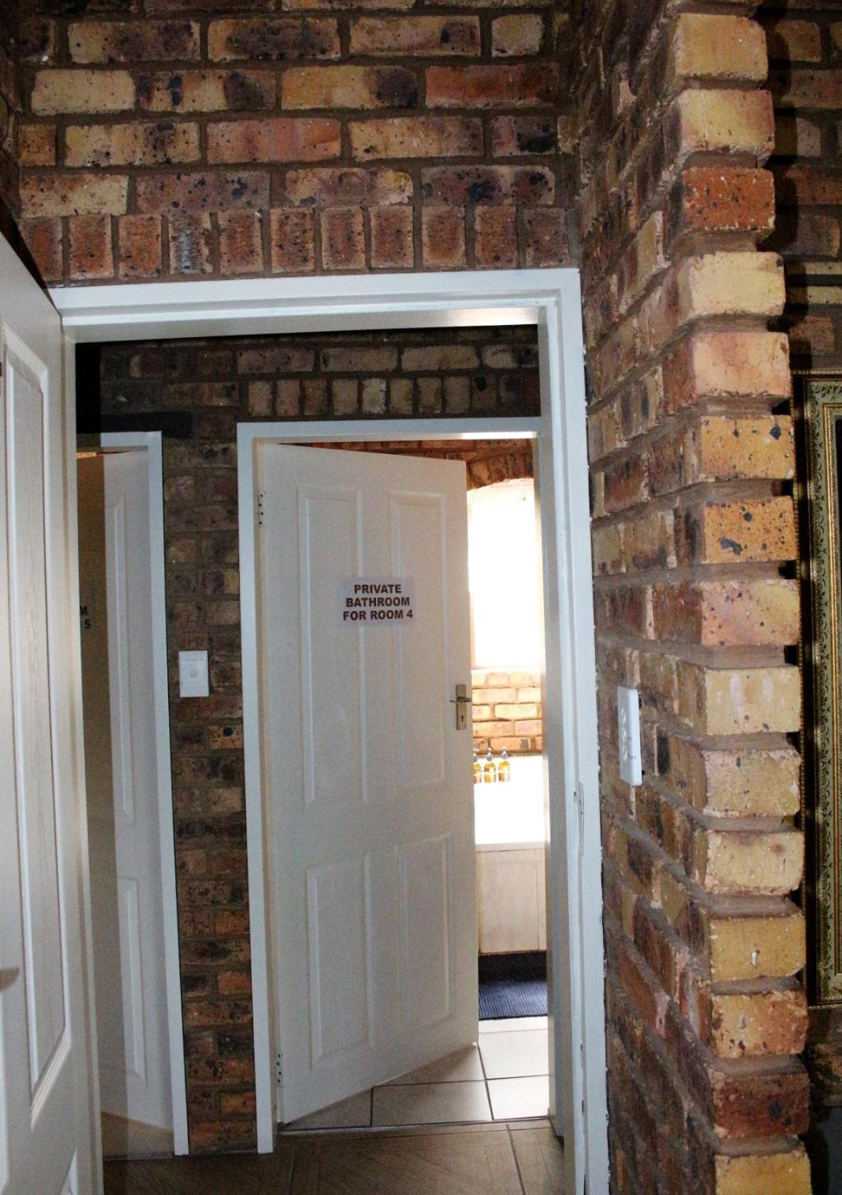 Twin/Double Room photo 2