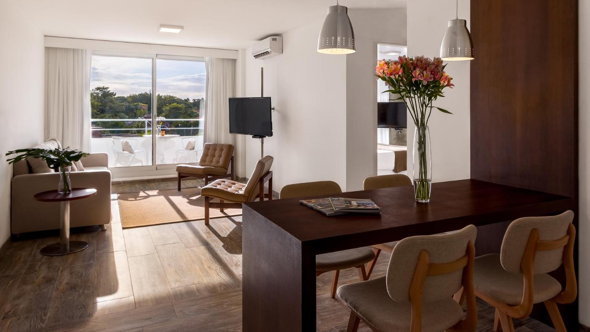King Suite with City View photo 3