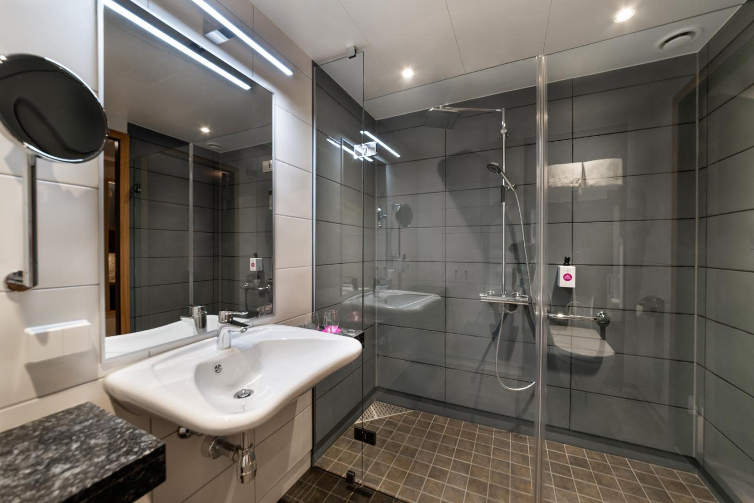 Superior Twin Room - Photo 4