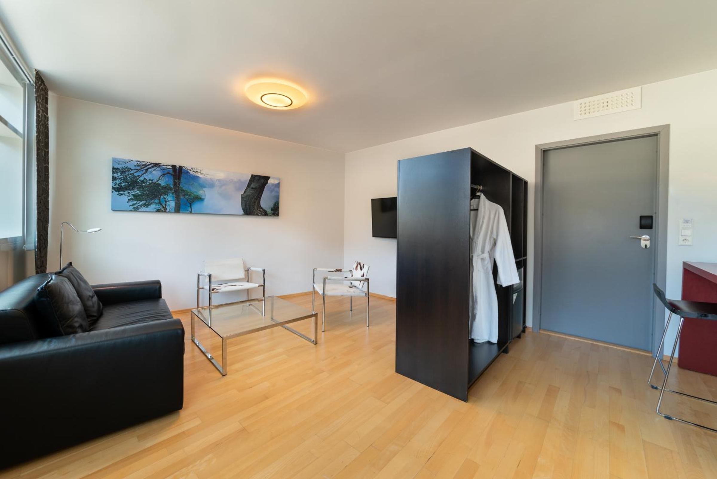 Suite - Photo 2