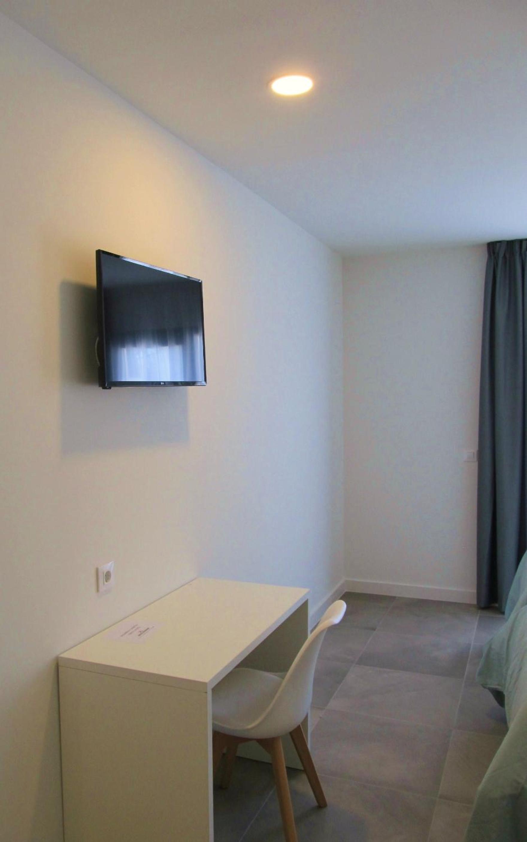 Twin Room - Photo 4
