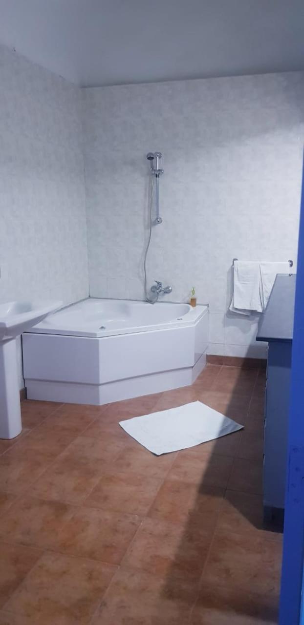 Deluxe Double Room with Private Bathroom With Garden View - Photo 24