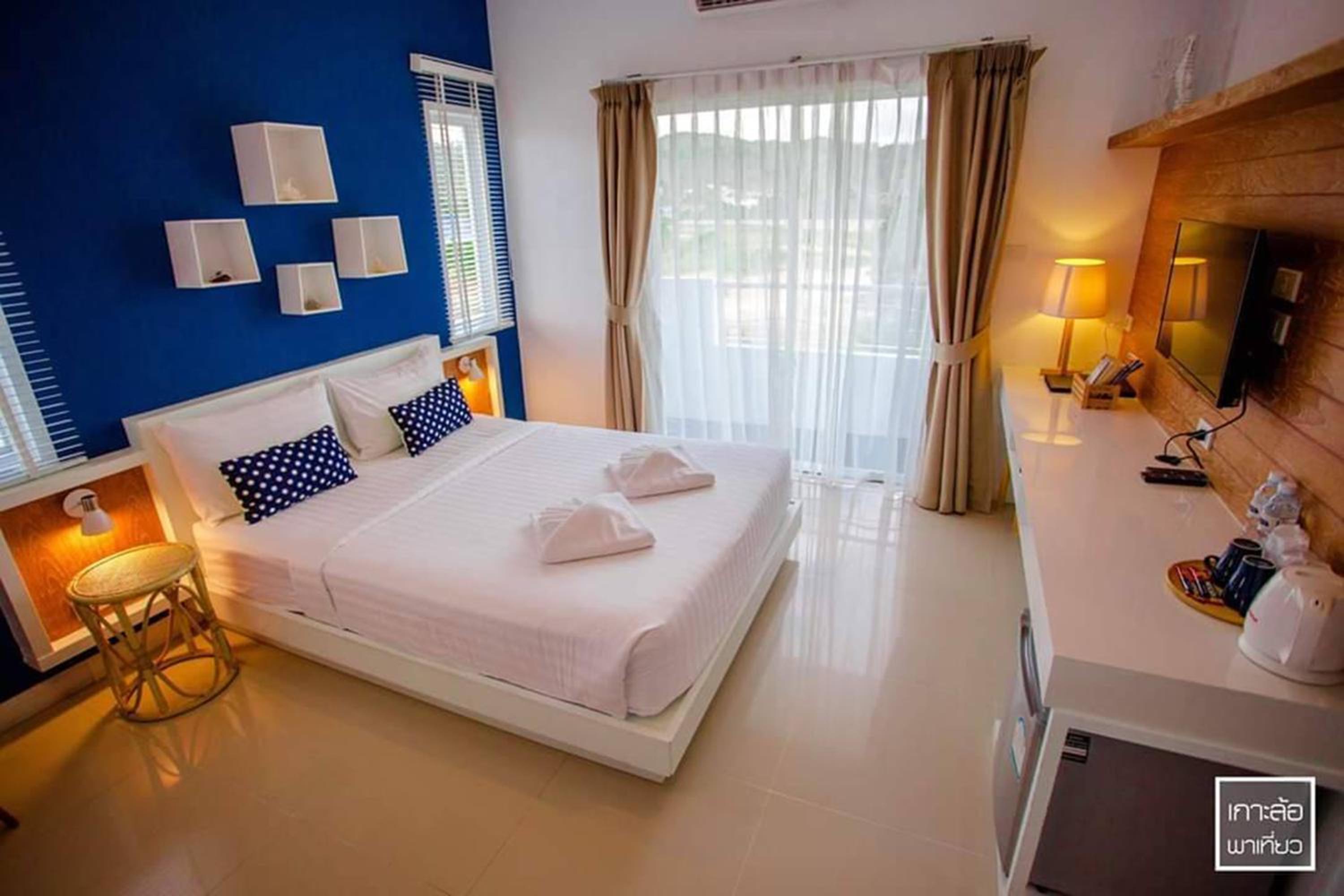 Deluxe Double Room with Balcony - Photo 5
