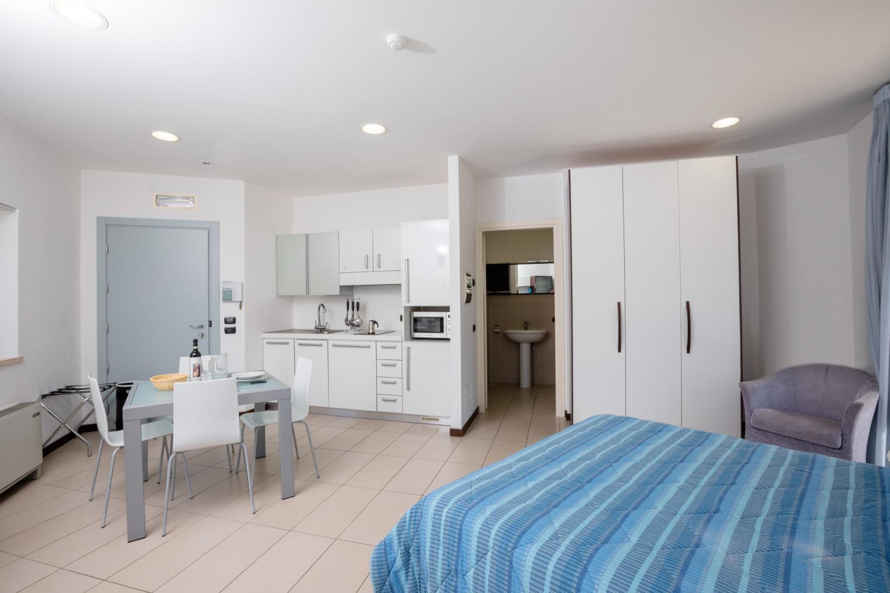 Studio (2 Adults)