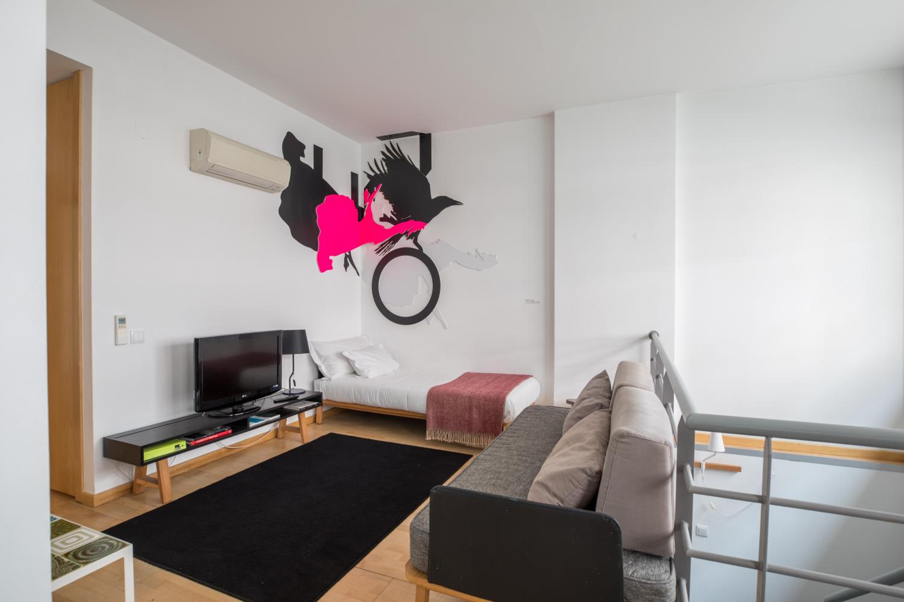 One-Bedroom Apartment - Duplex photo 2