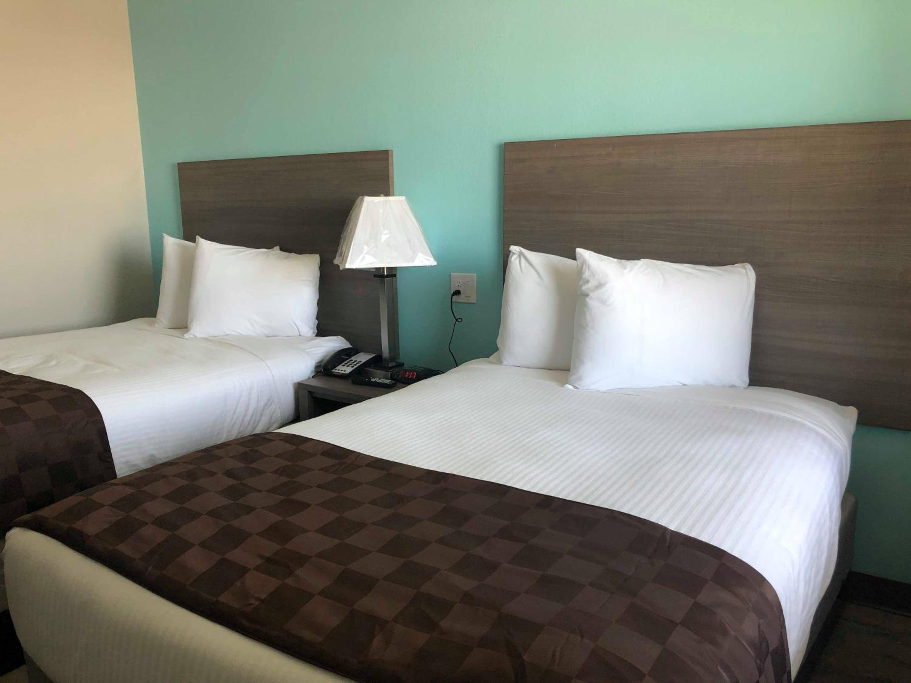 Room with 1 double bed