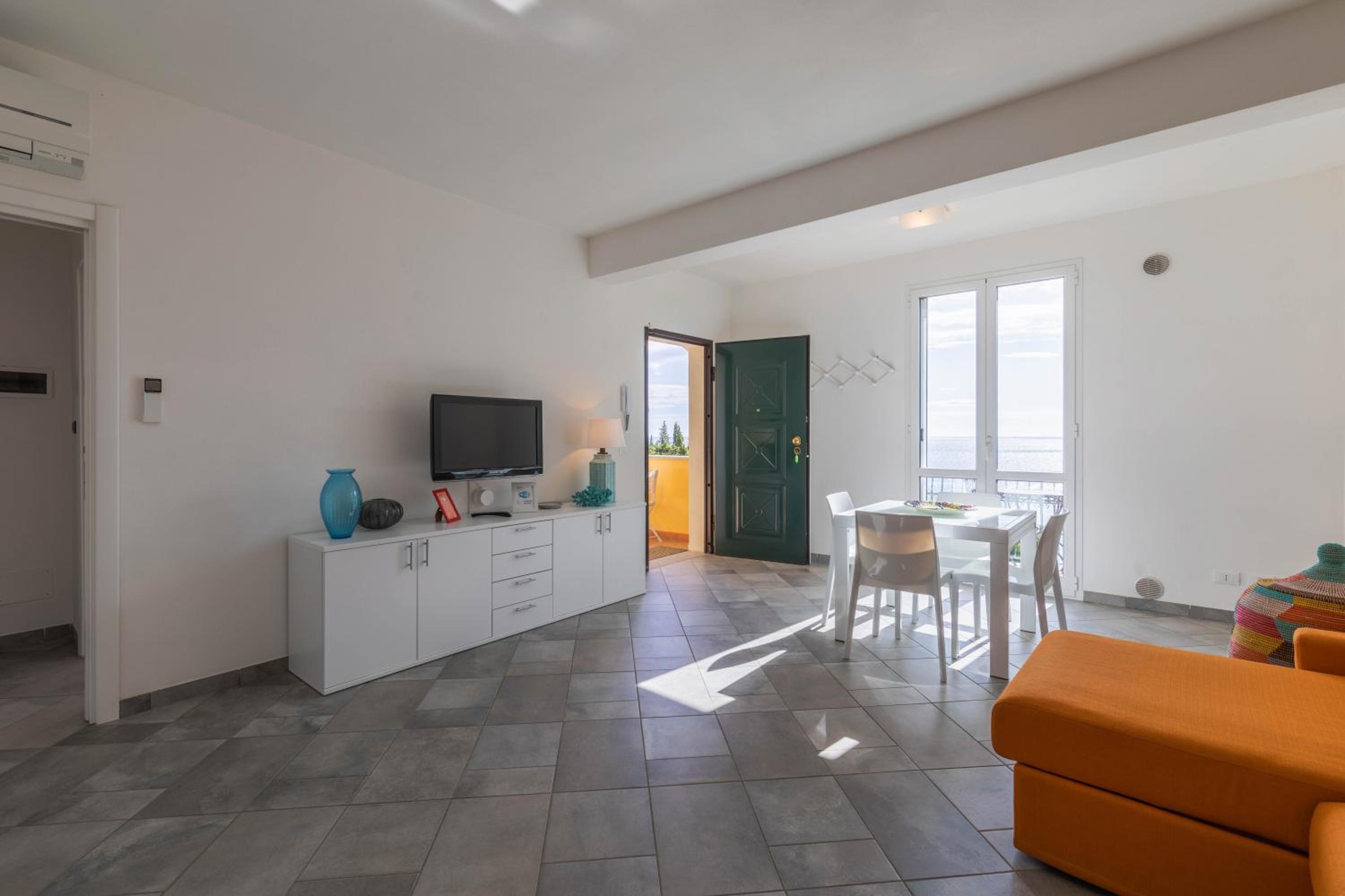 Apartment with Sea View photo 2