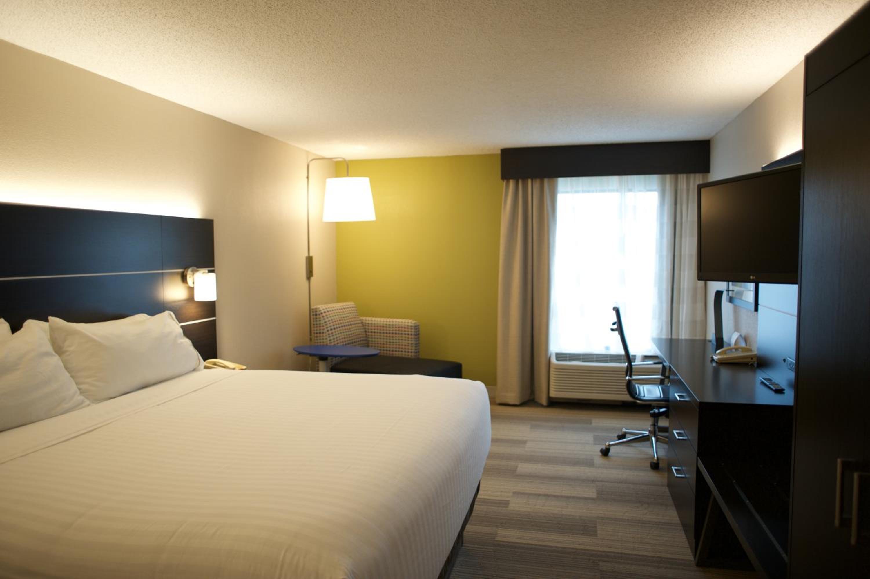 Standard King Room - Photo 3