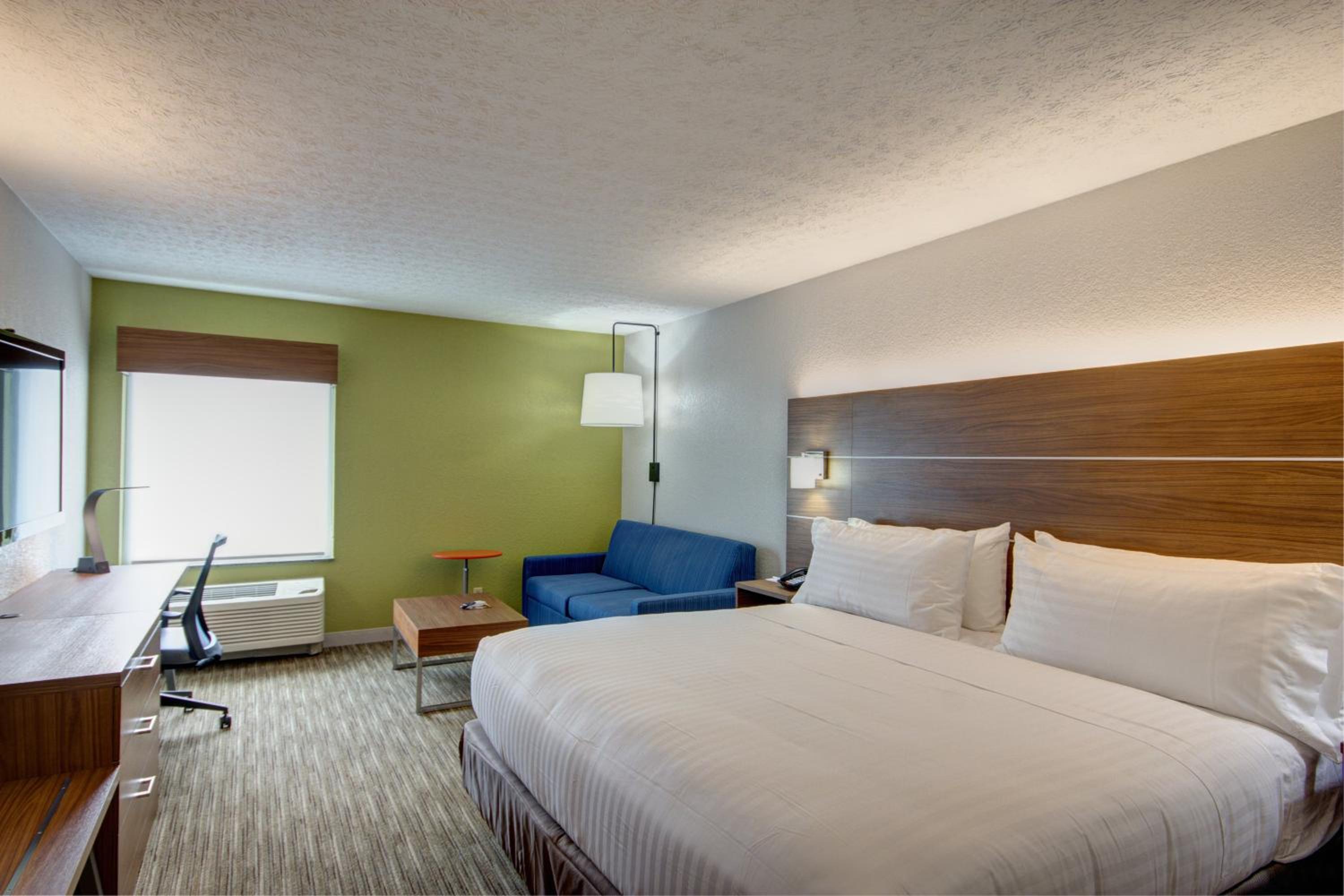 Standard King Room - Photo 2