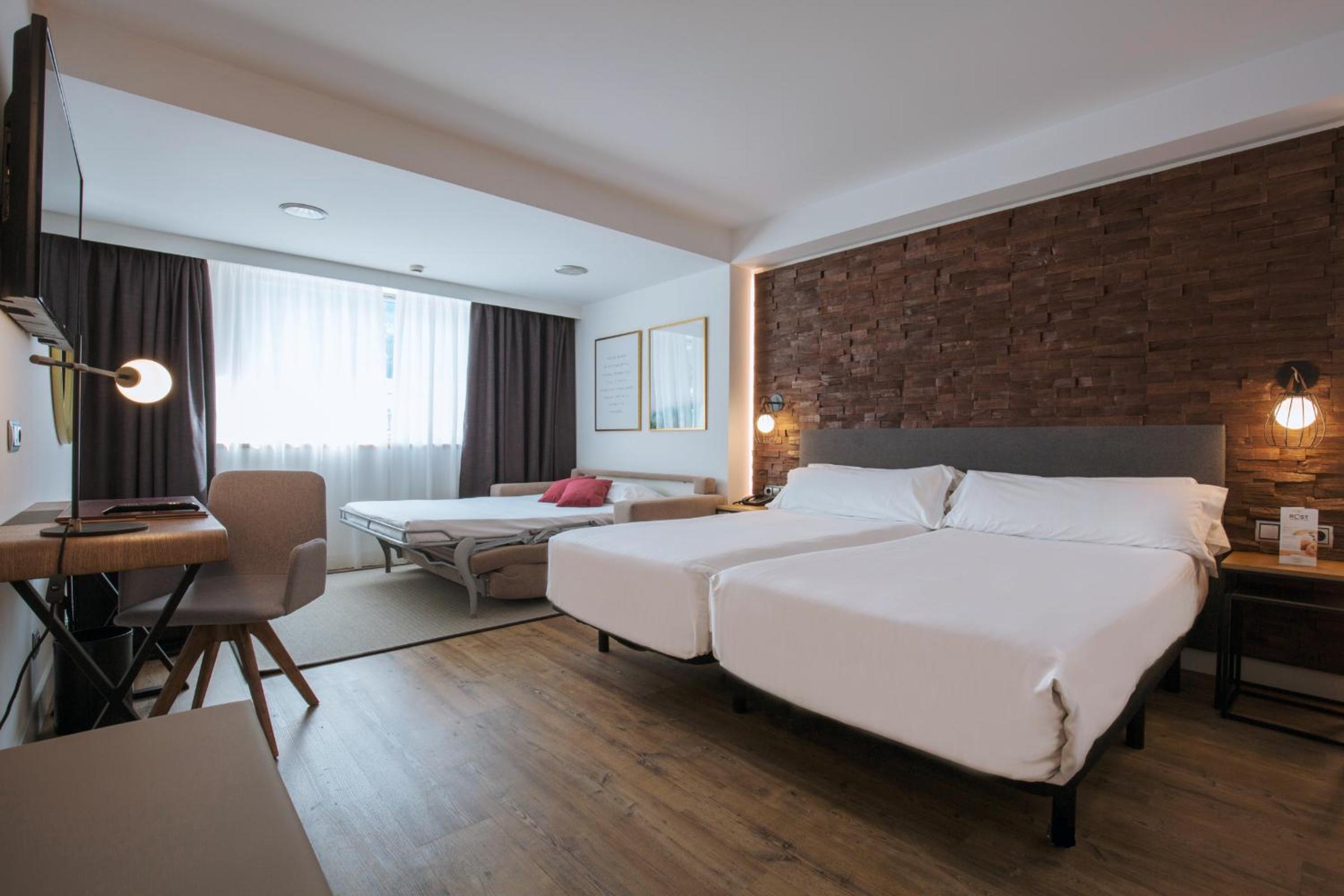 Deluxe Family Room