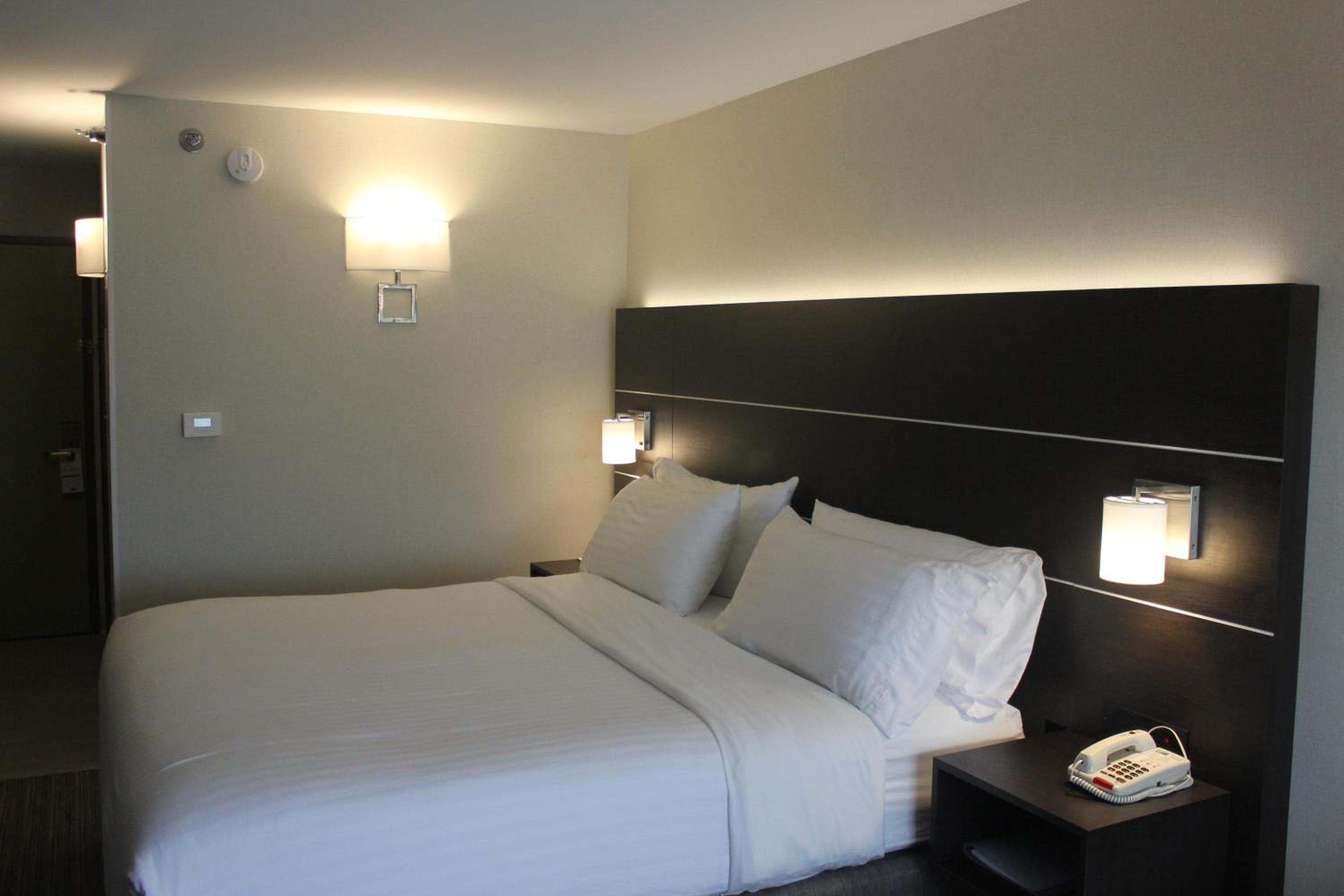 Standard King Room - Photo 3
