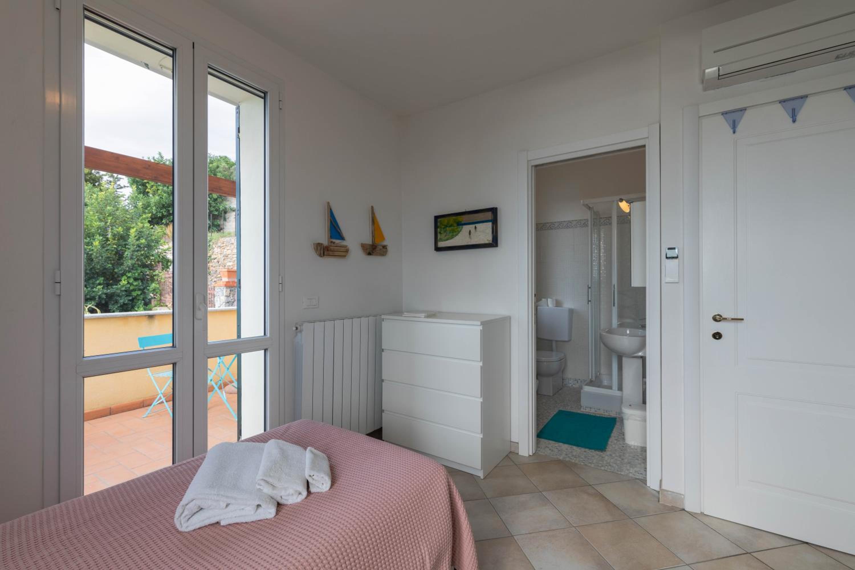 Apartment with Sea View - Photo 6
