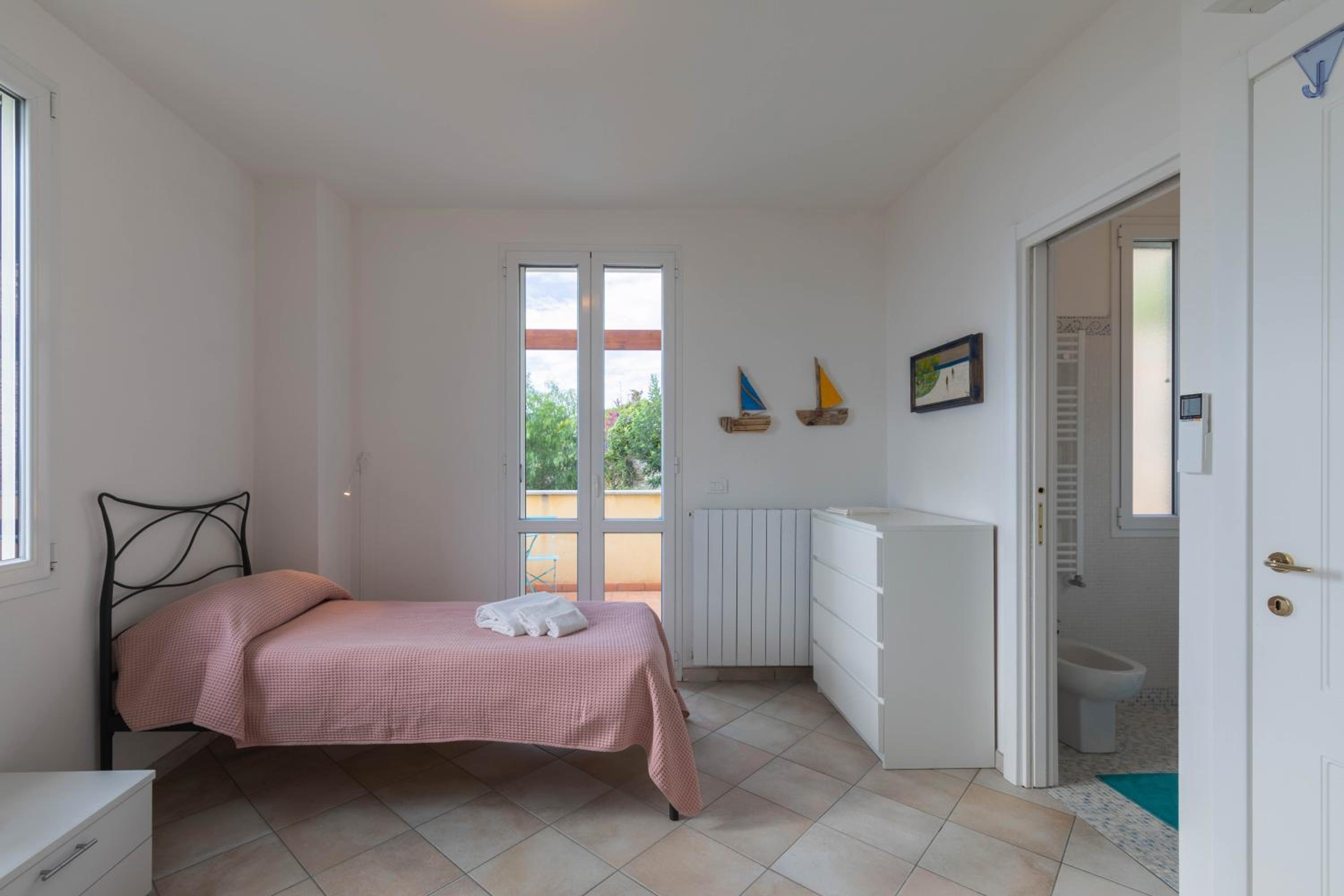 Apartment with Sea View - Photo 8