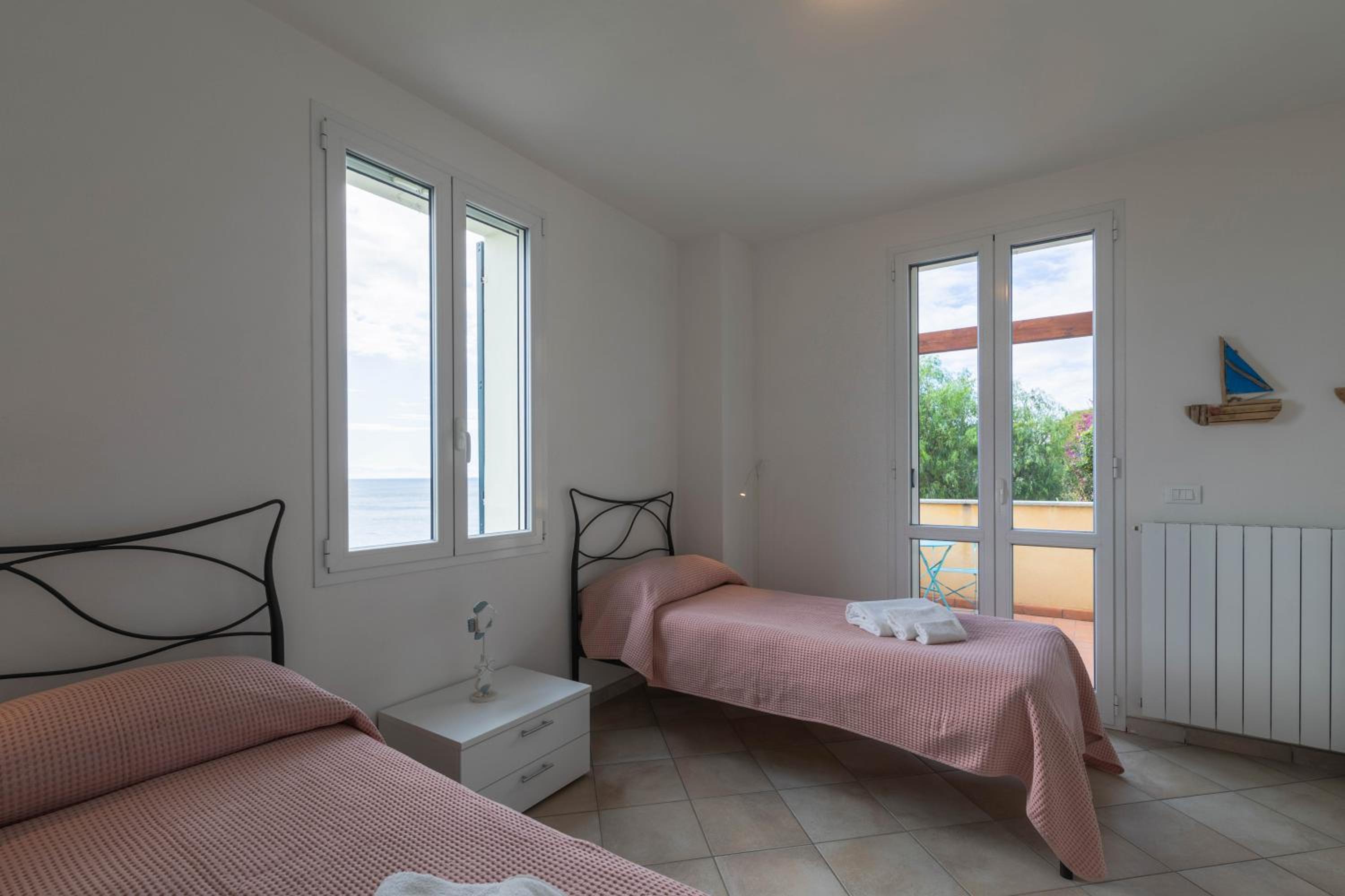 Apartment with Sea View - Photo 9