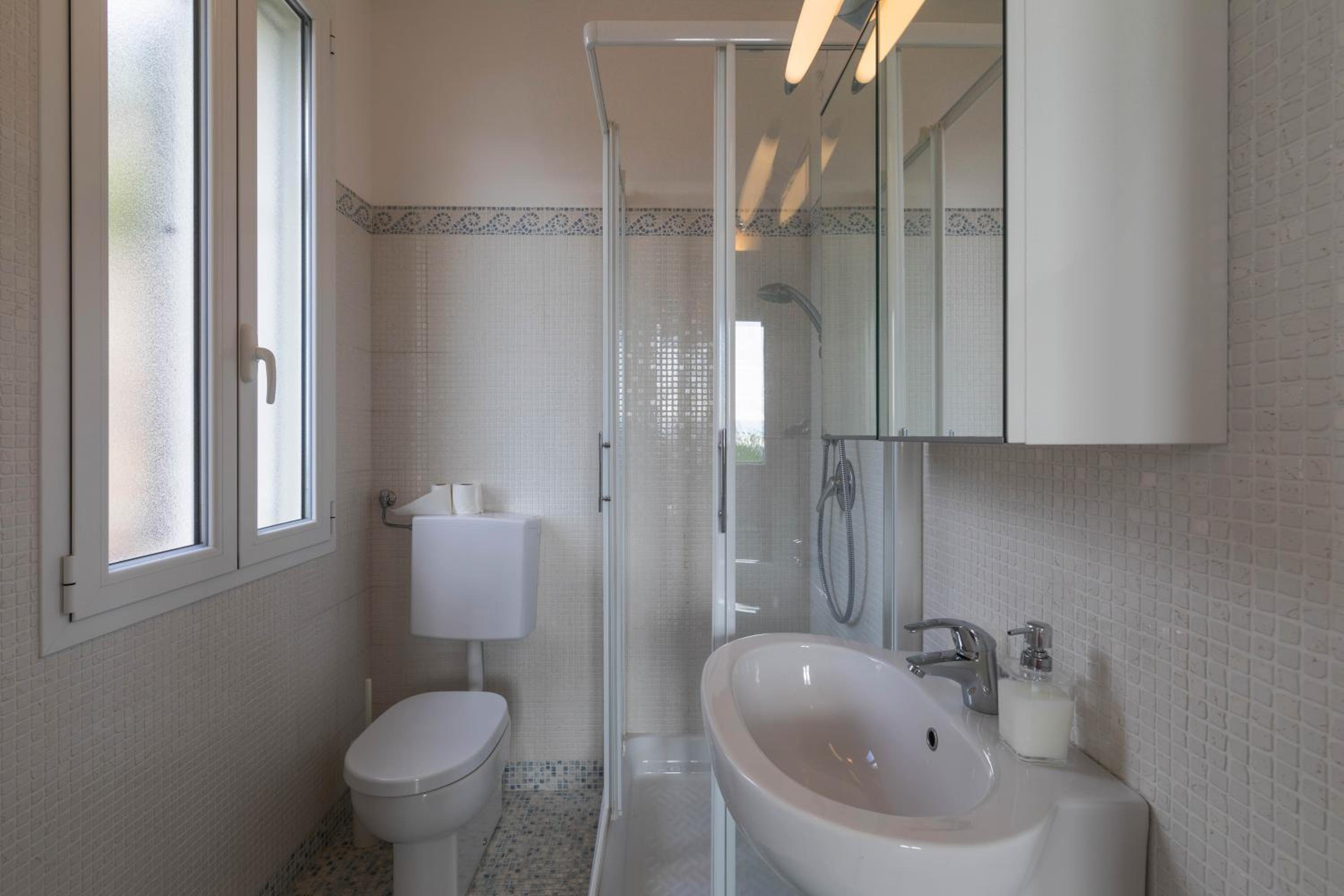 Apartment with Sea View - Photo 10
