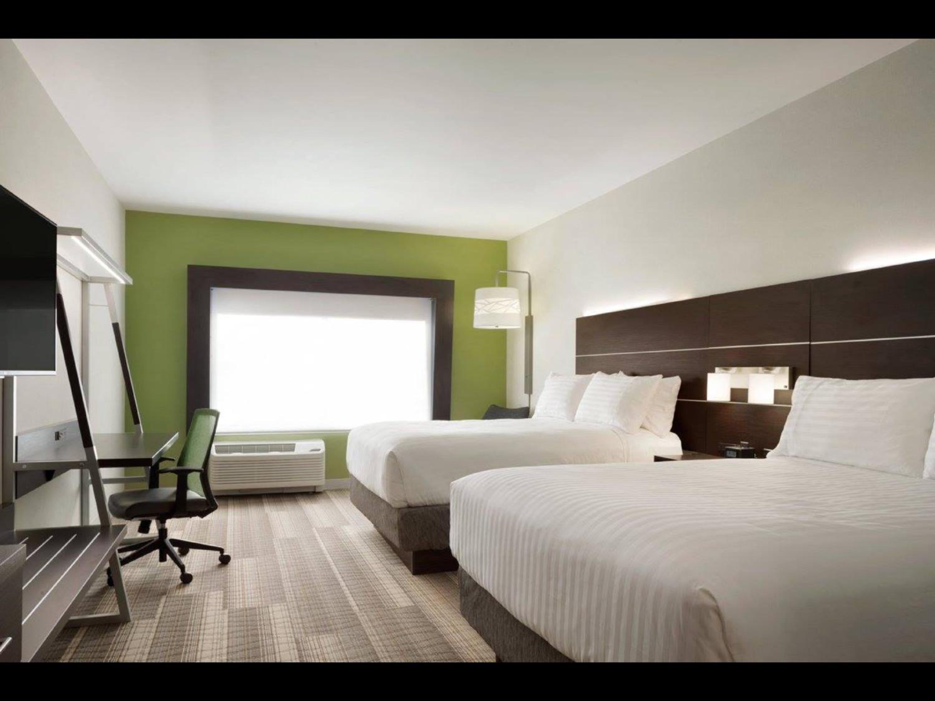 Standard Room with Two Queen Beds - Photo 1