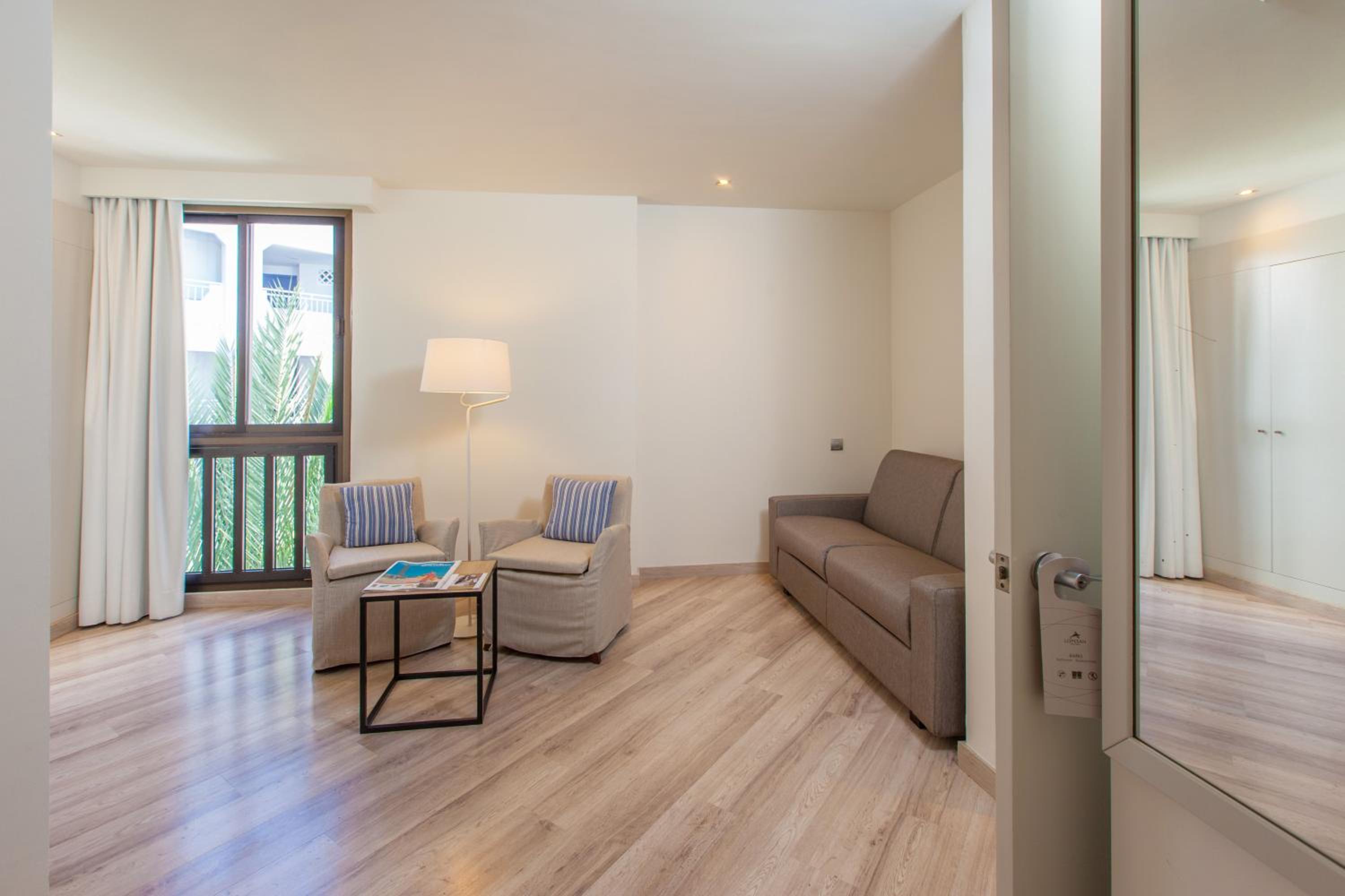 Senior Suite - Photo 2