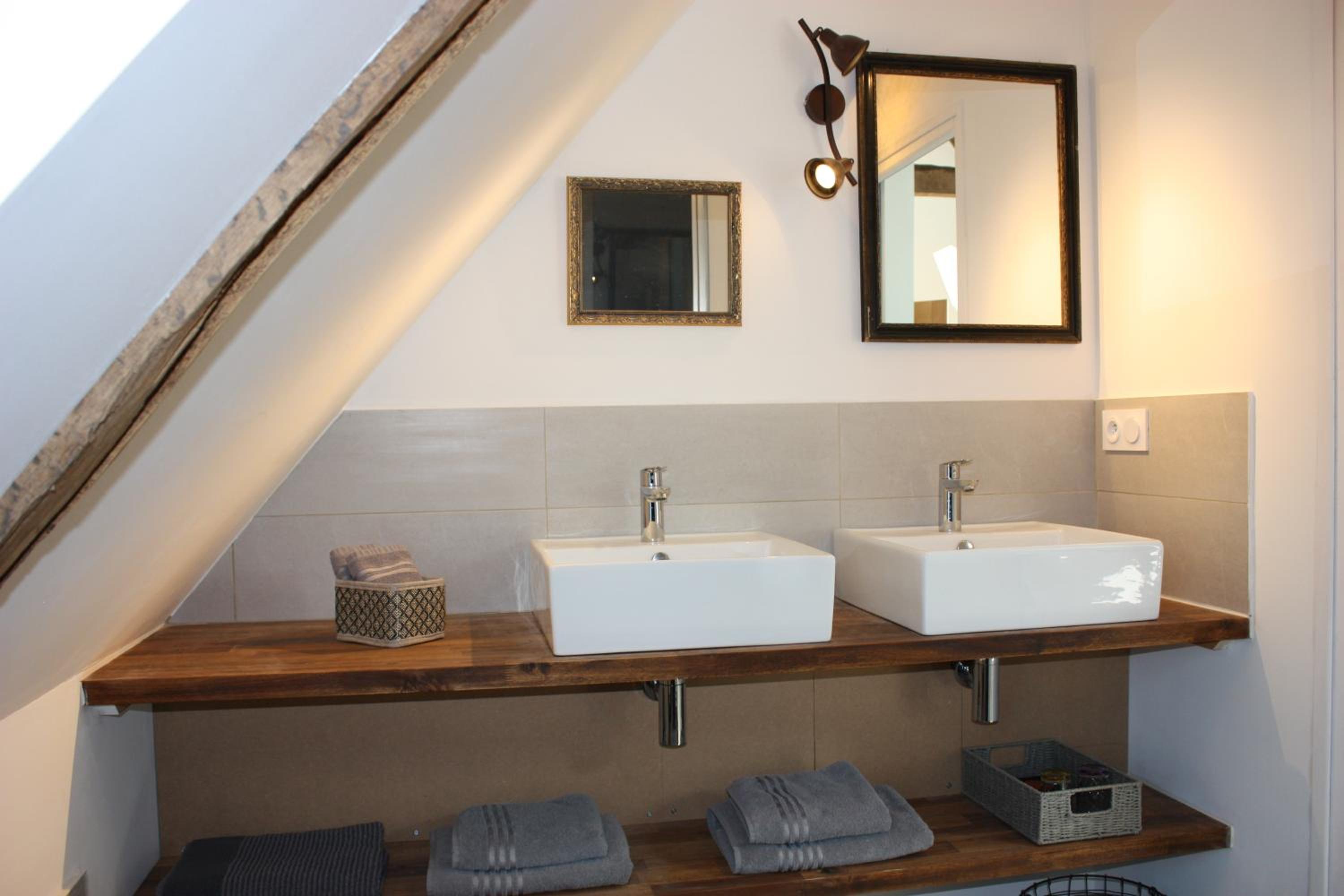 Family Room with Private Bathroom photo 2