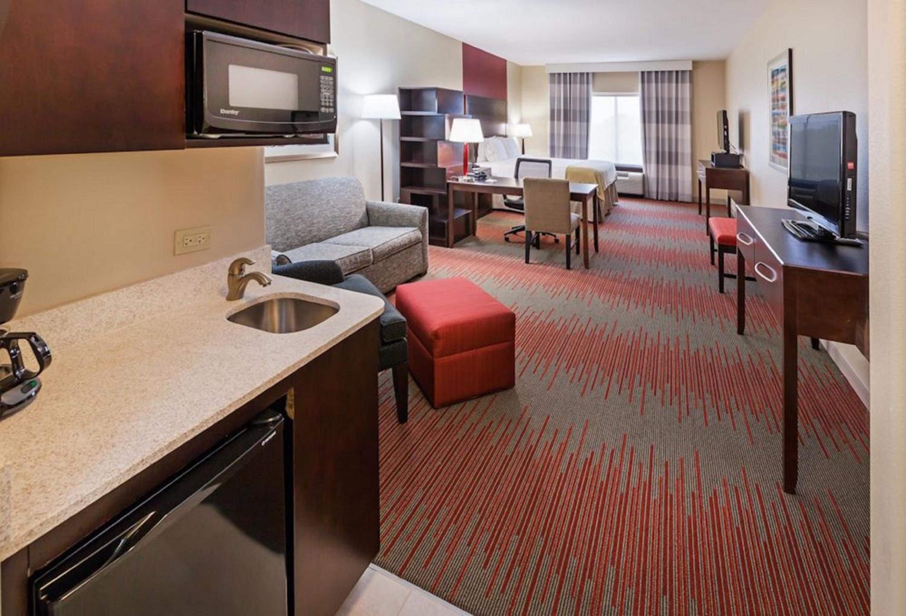 Queen Suite with Two Queen Beds and Sofa Bed photo 1