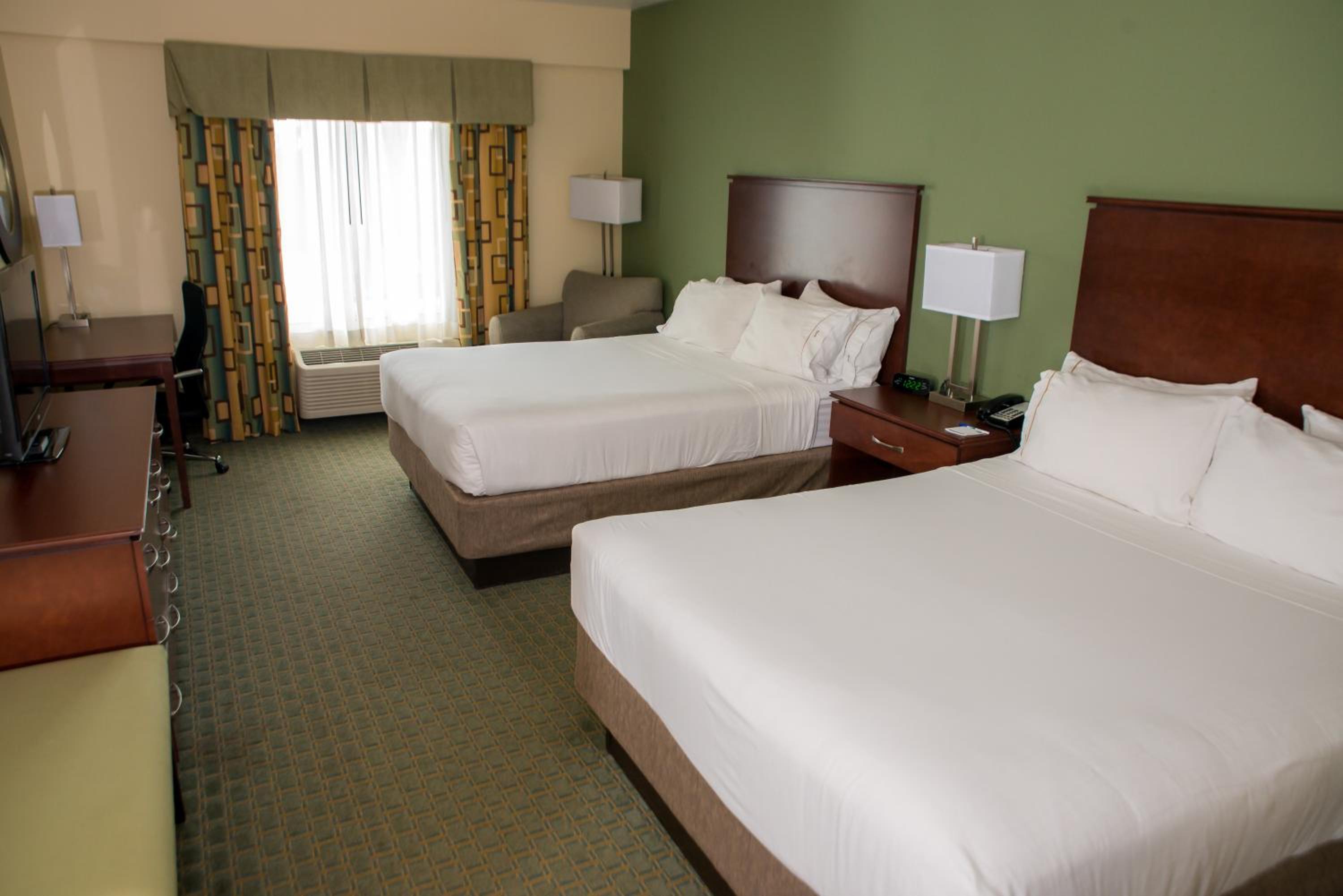 Standard Room with Two Queen Beds - Photo 1