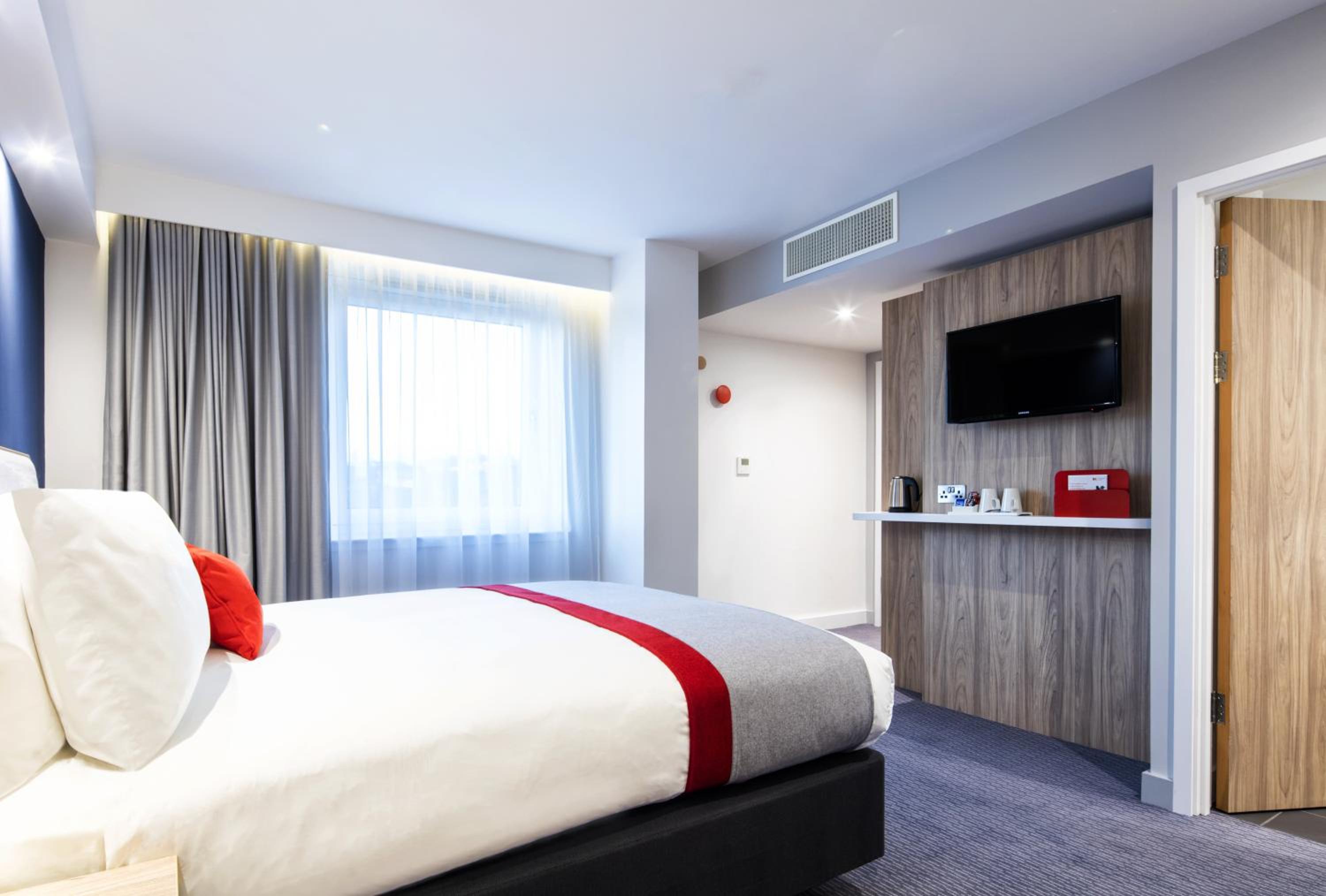 Standard Double Room with Free Hot Breakfast - Photo 12