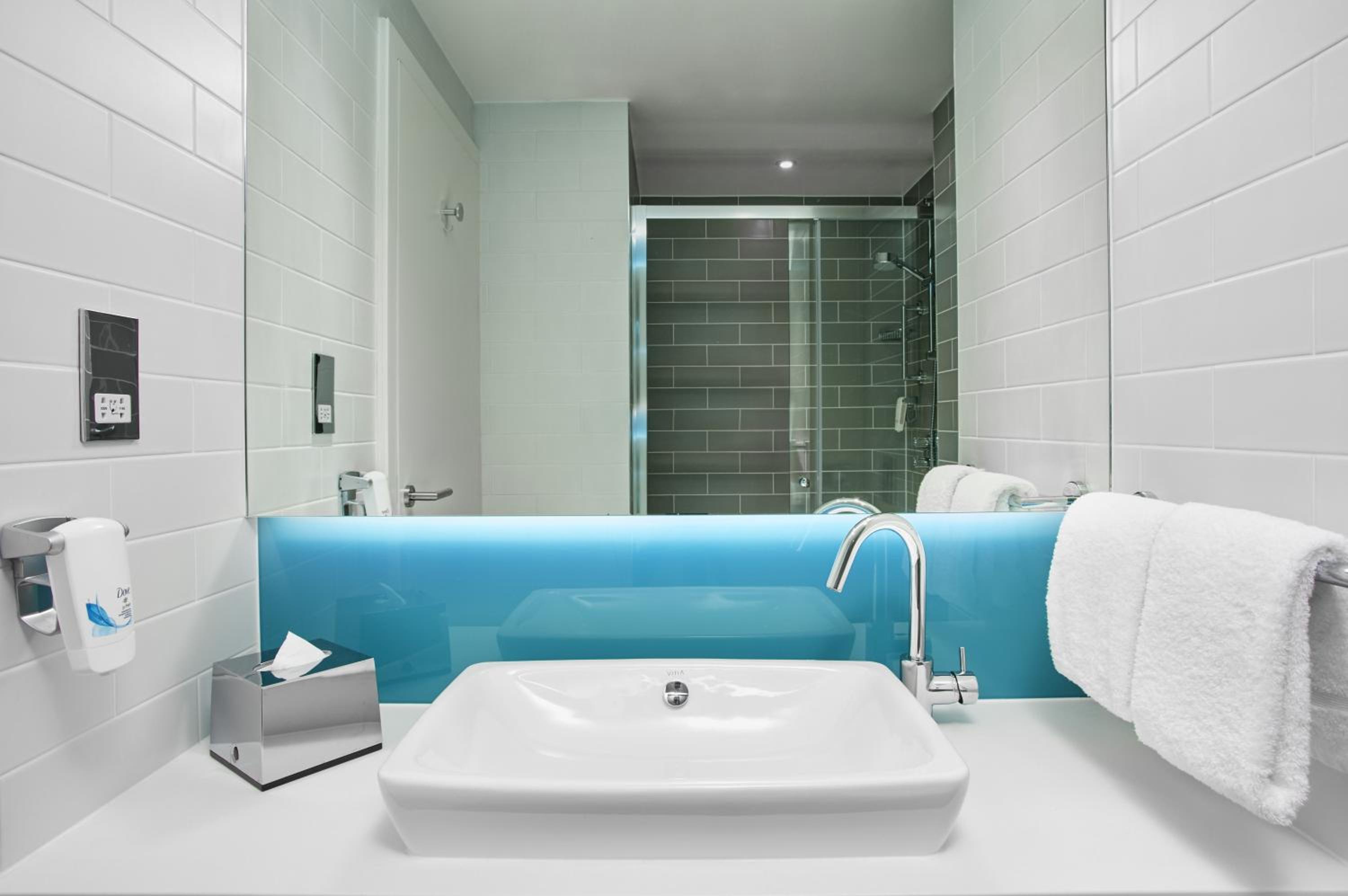 Standard Twin Room with Free Hot Breakfast