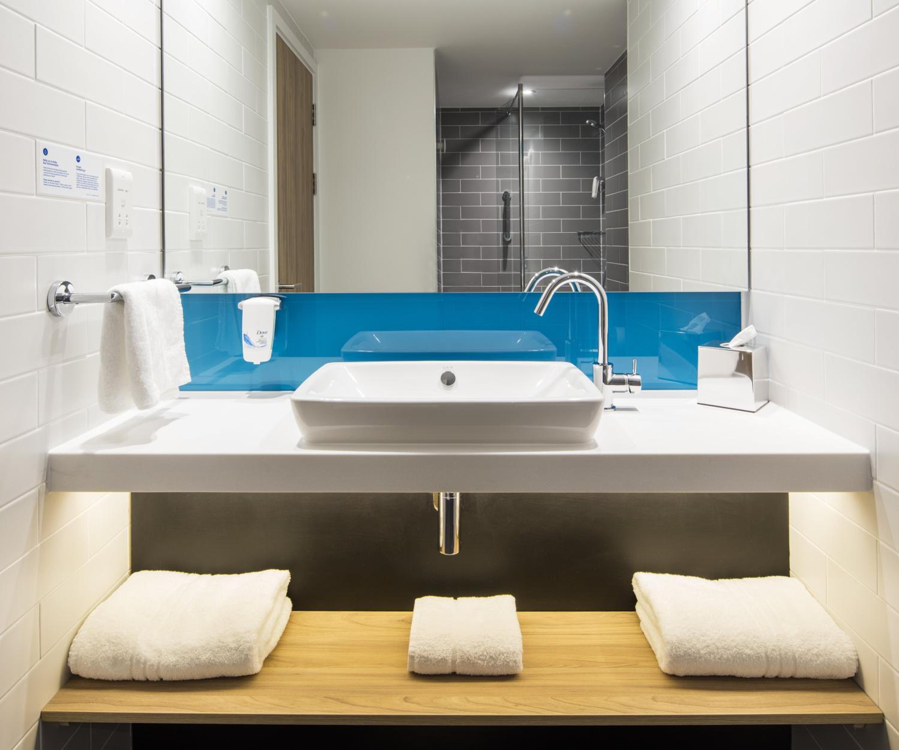 Standard Twin Room with Free Hot Breakfast