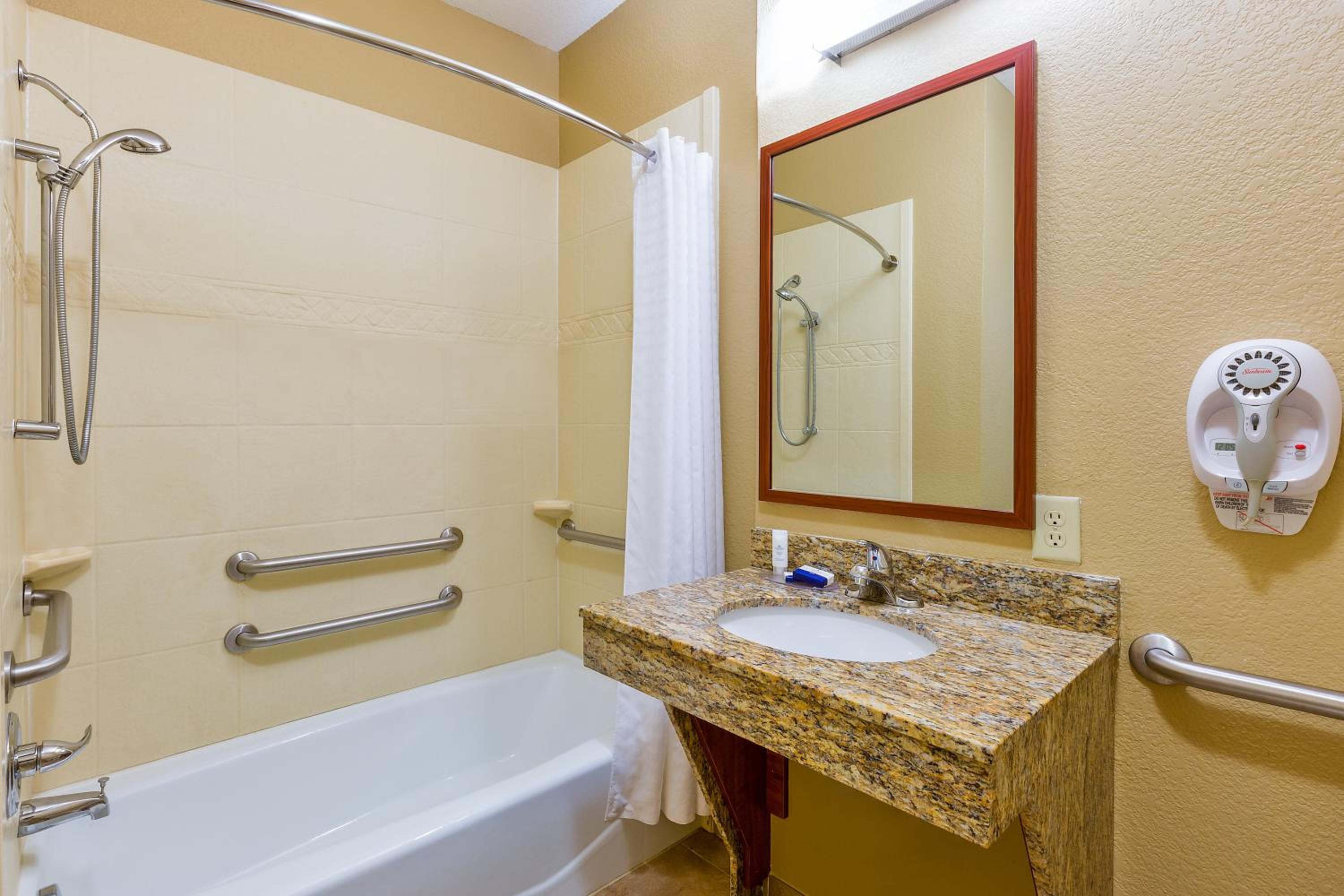 King Studio Suite with Hearing Accessible Tub photo 2