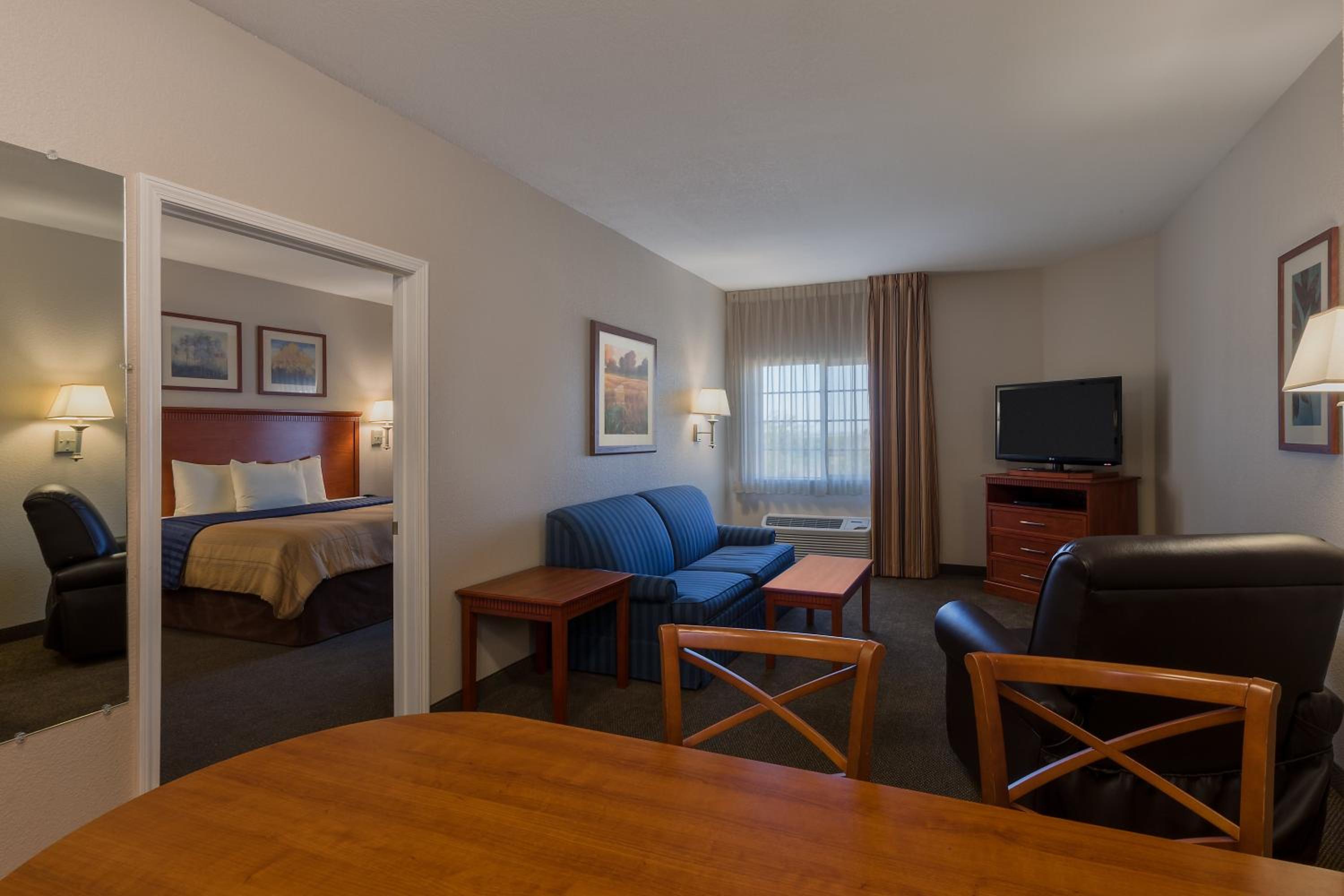 King Studio Suite with Hearing Accessible Tub