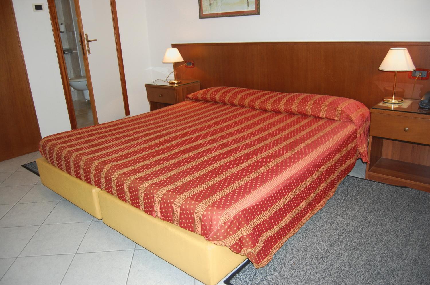 Economy Double Room - Photo 7