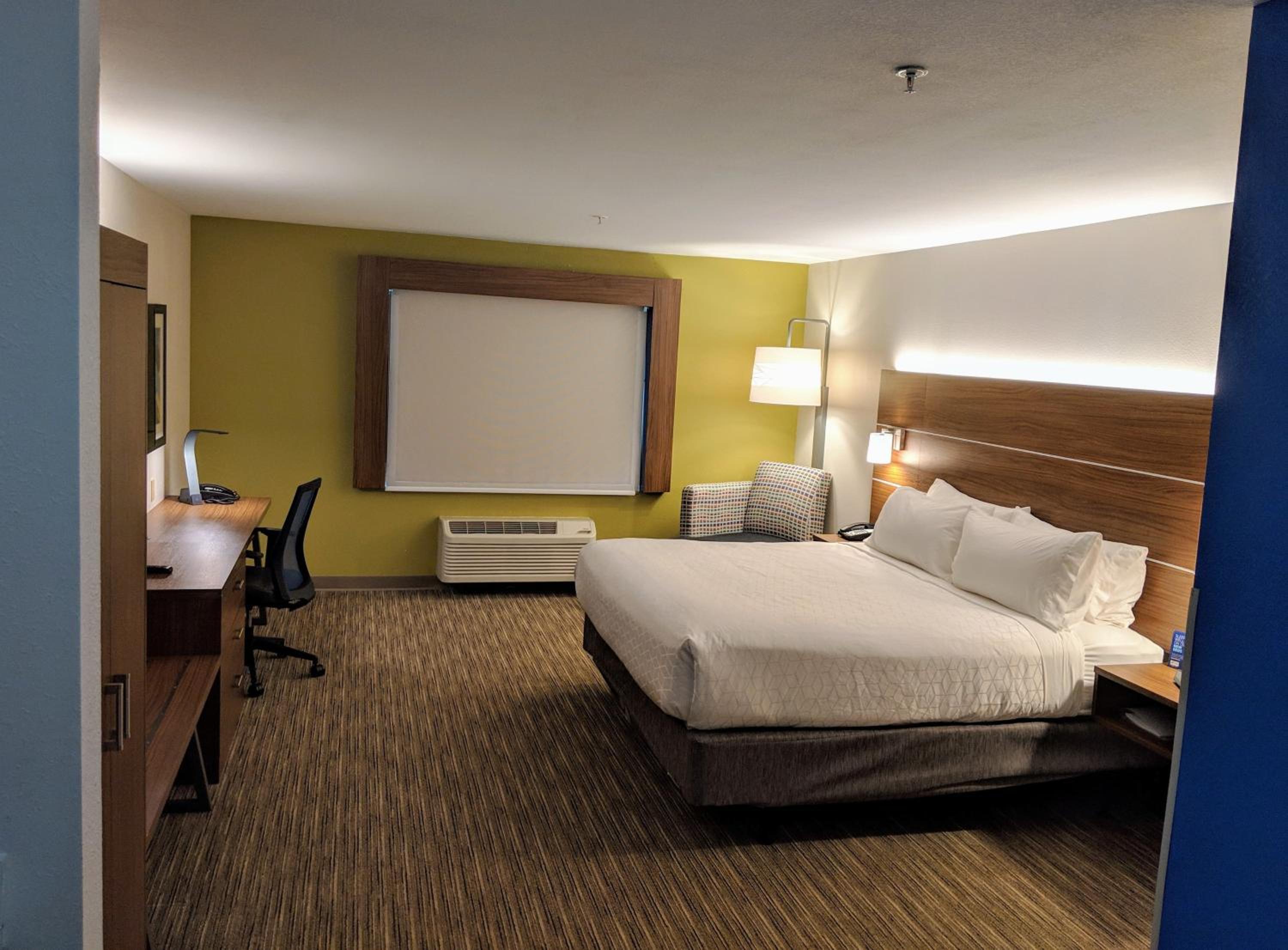 Standard King Room - Photo 2