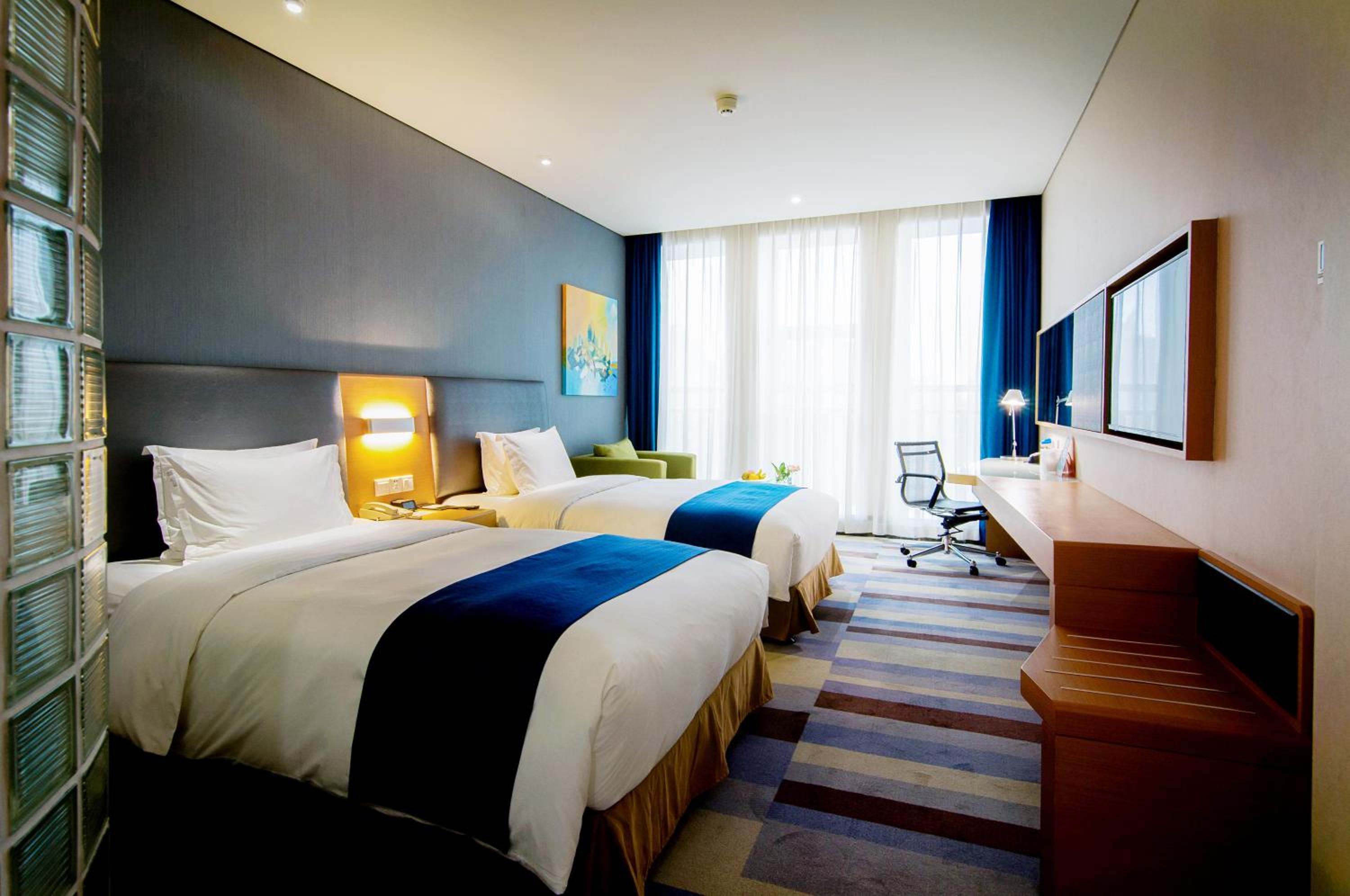 Standard Twin Room with City View