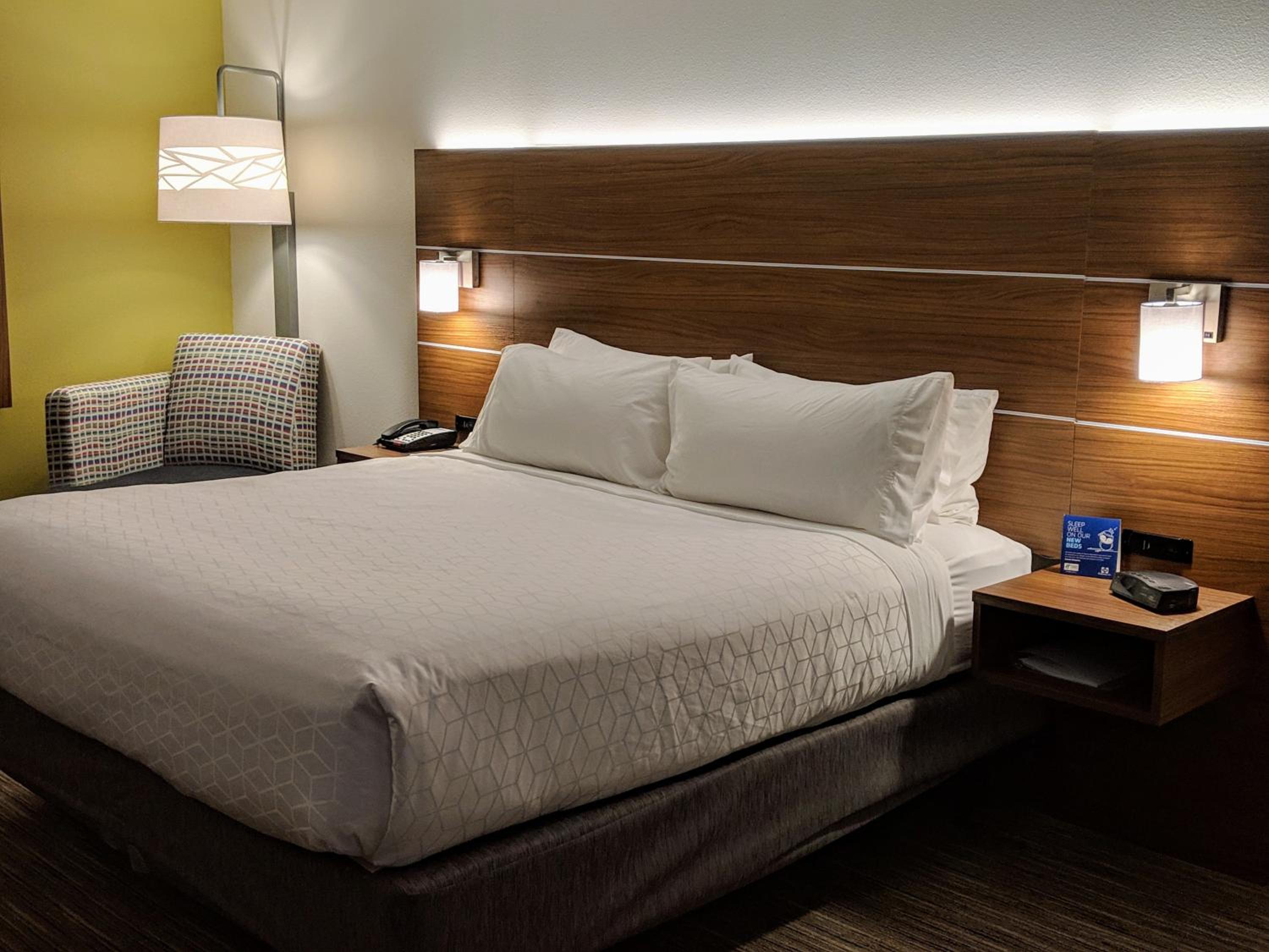Standard King Room with Extra Space - Photo 1