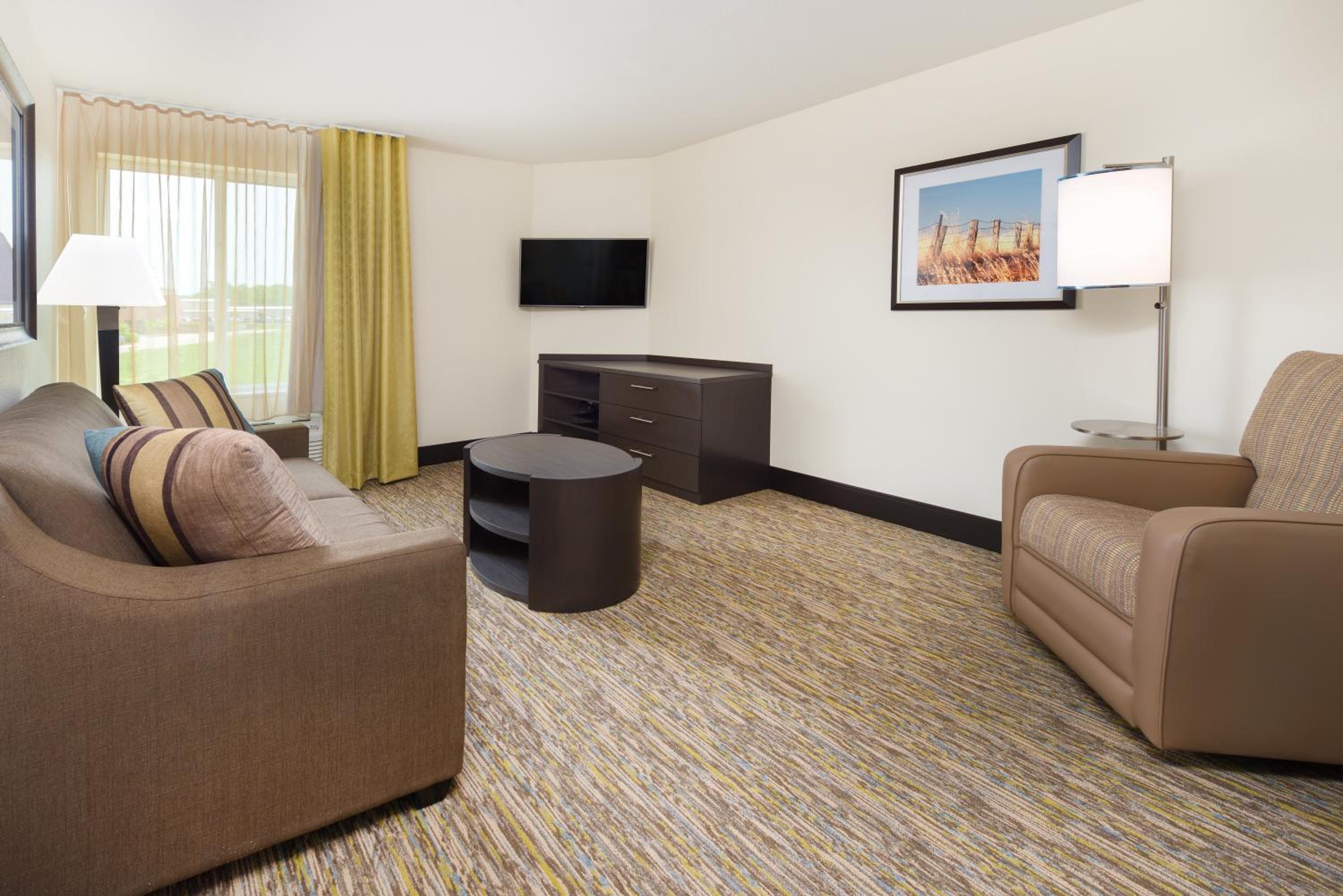 One-Bedroom King Suite with Sofa Bed - Photo 3