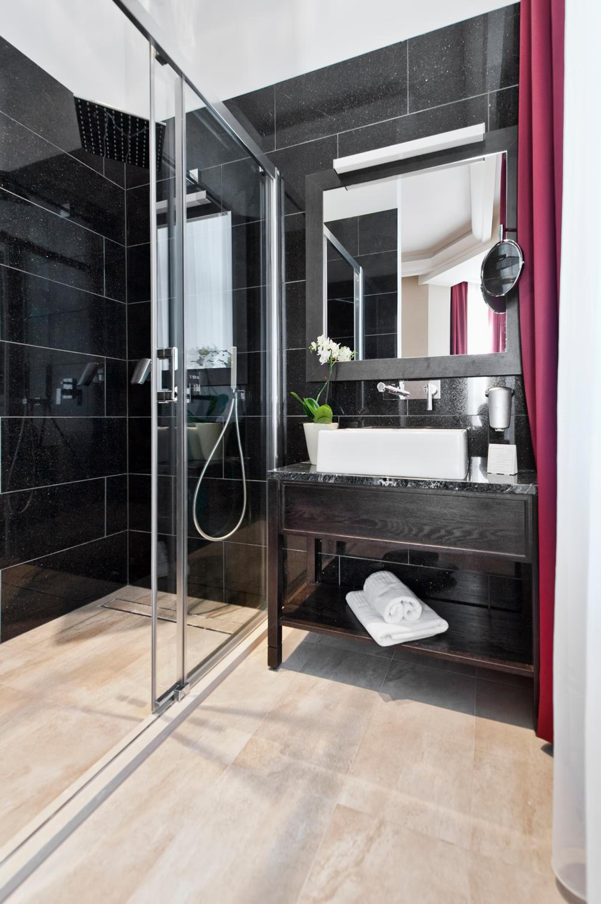 Premium Double or Twin Room photo 2